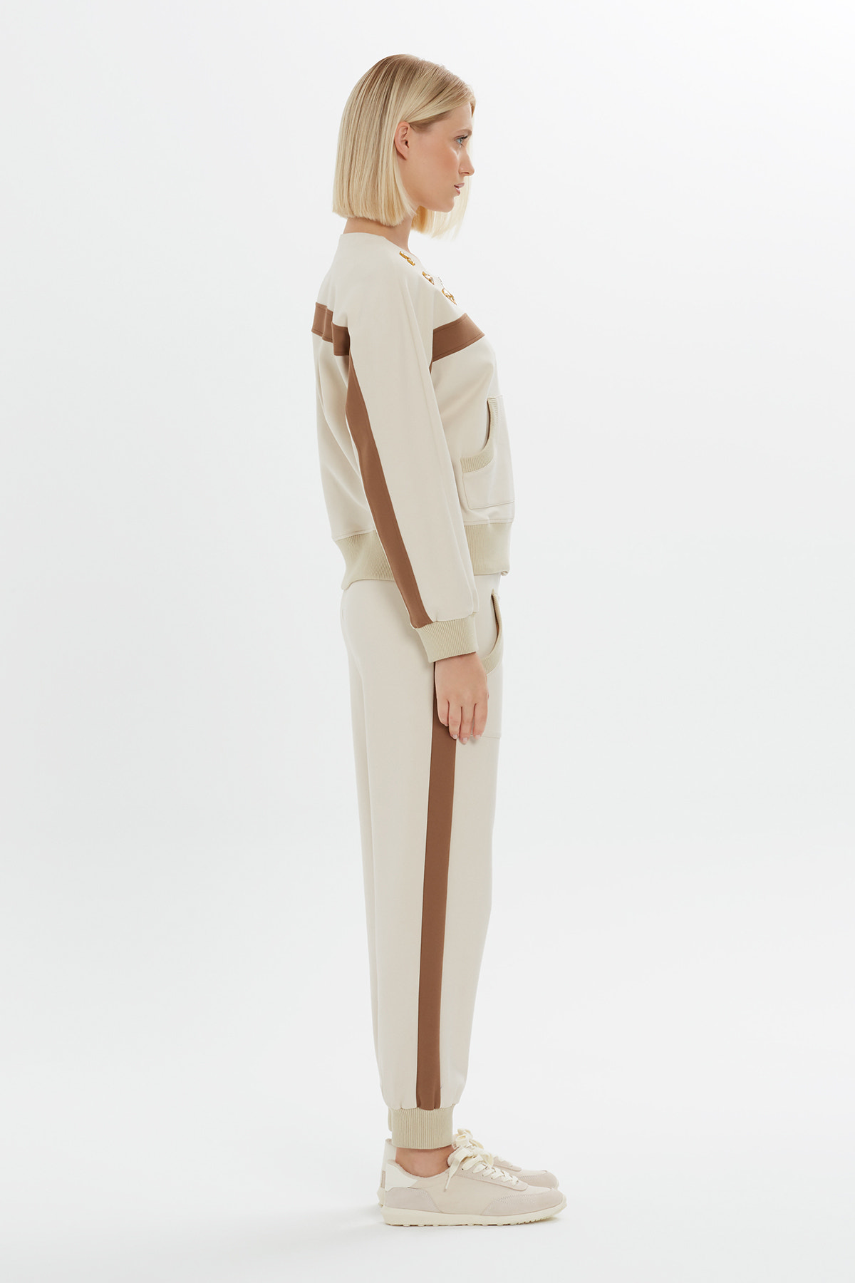 İşlemeli Şerit Detaylı Sweatshirt