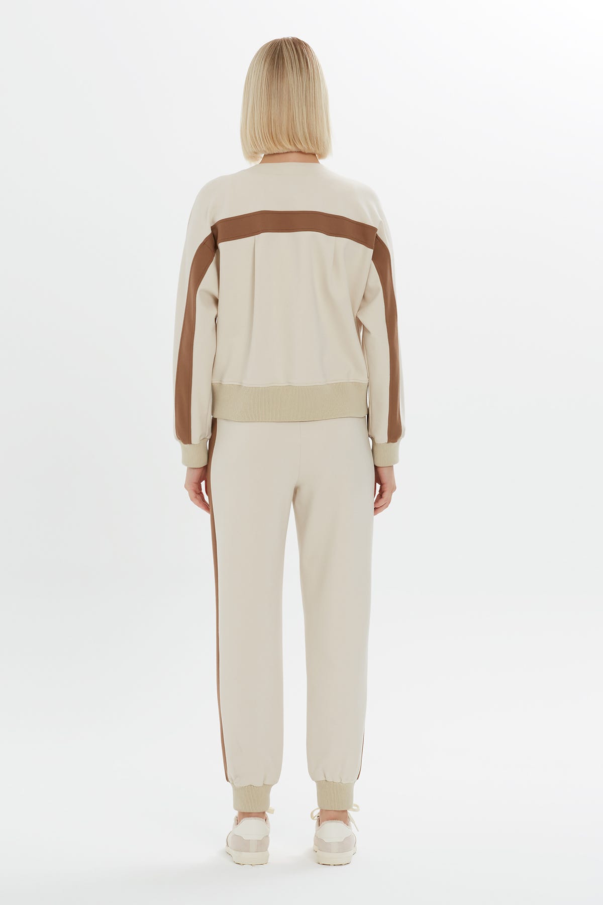 İşlemeli Şerit Detaylı Sweatshirt