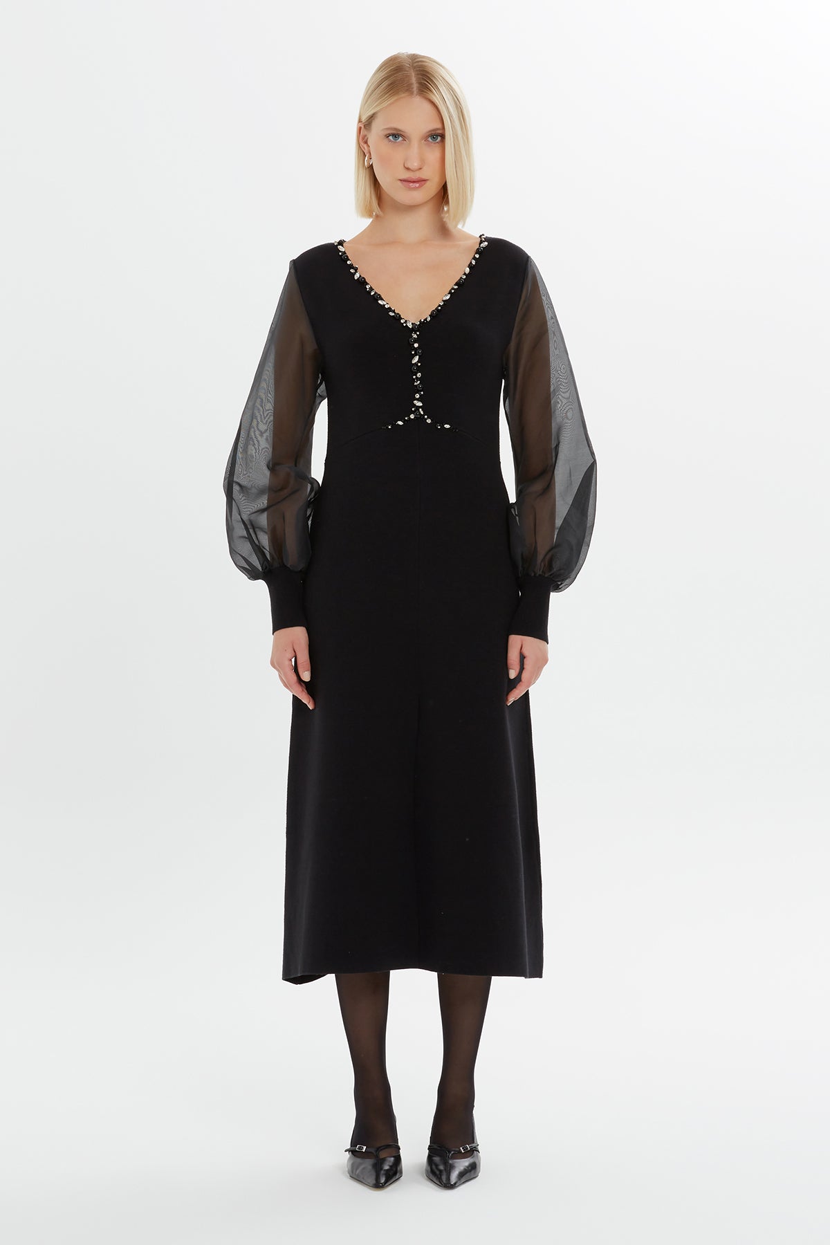 Yakası İşlemeli Önden Yırtmaçlı Midi Boy Elbise