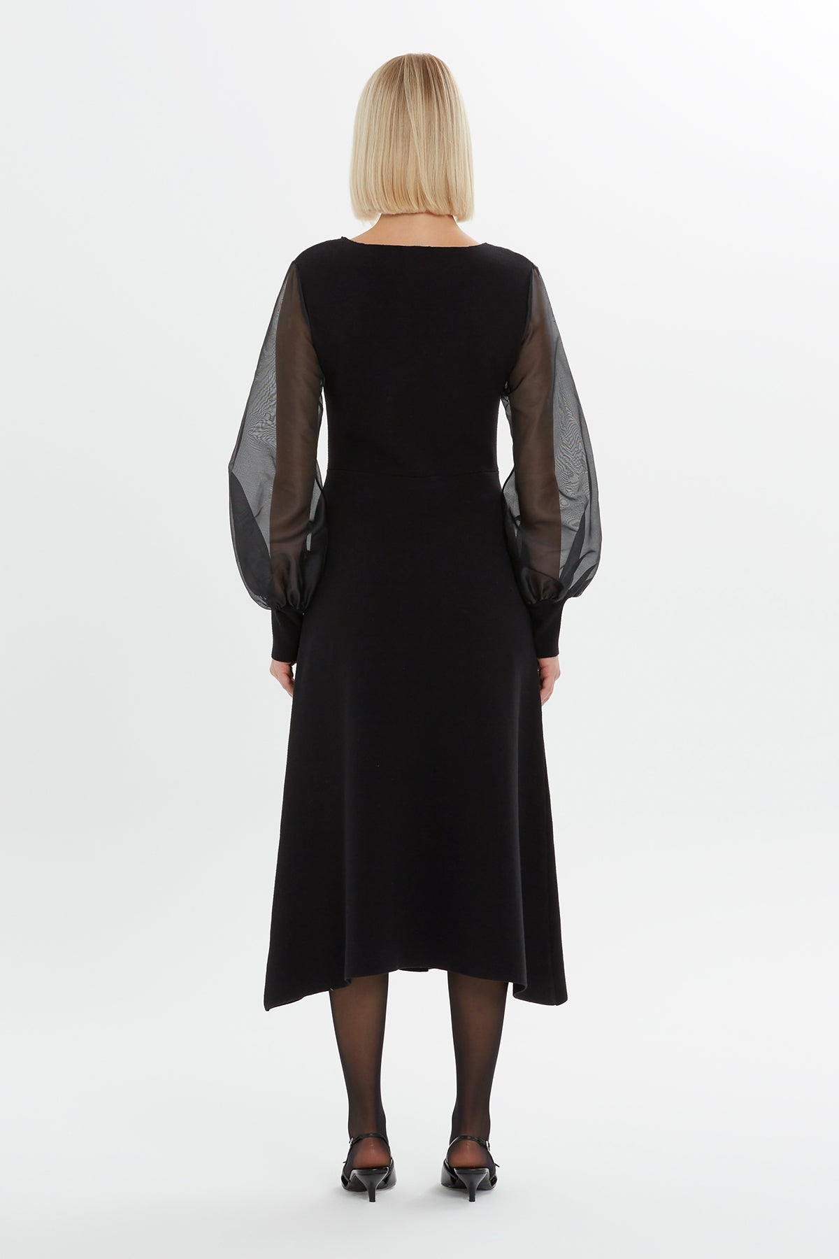 Yakası İşlemeli Önden Yırtmaçlı Midi Boy Elbise