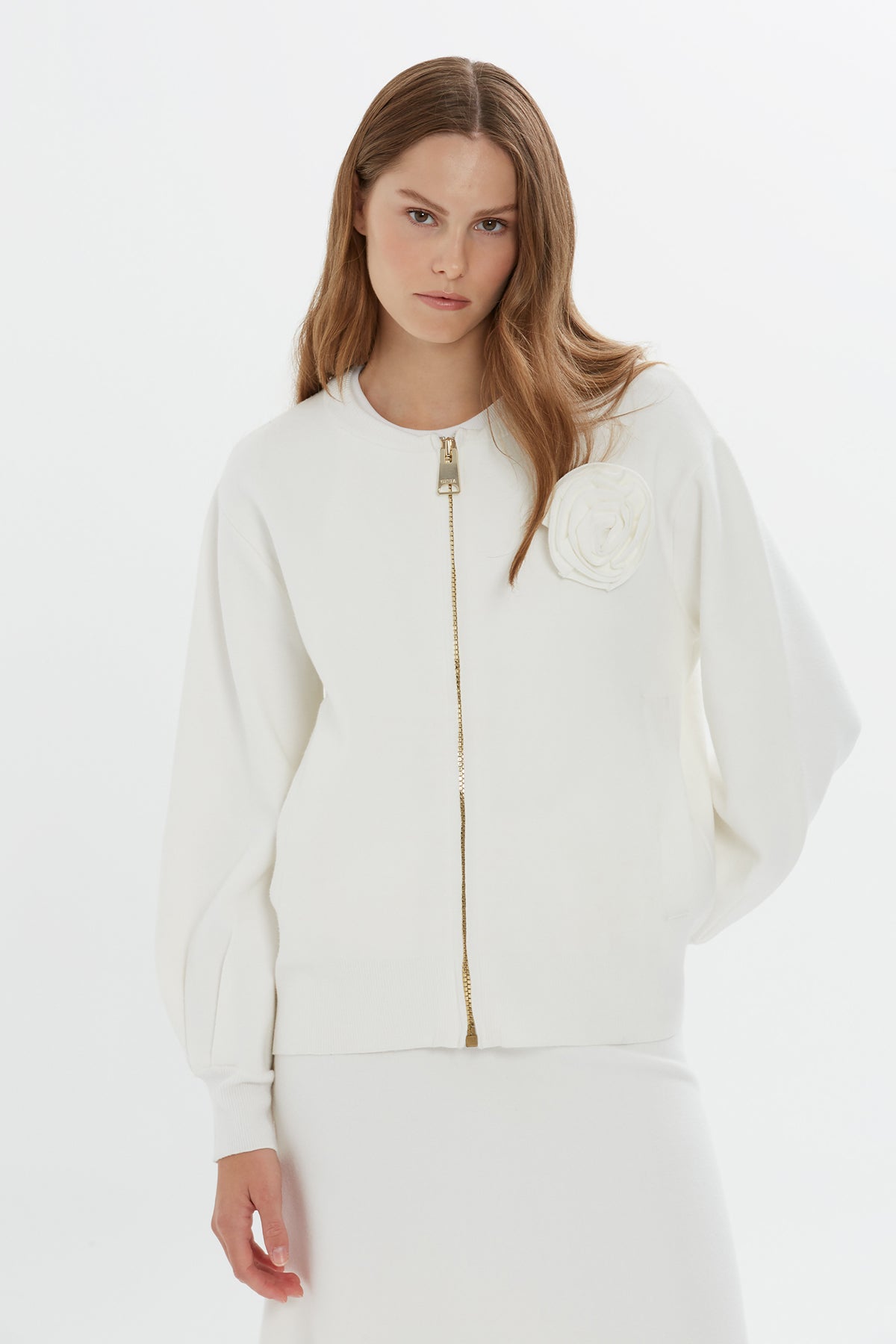 Yuvarlak Yaka Çiçek Detaylı Uzun Kollu Ceket