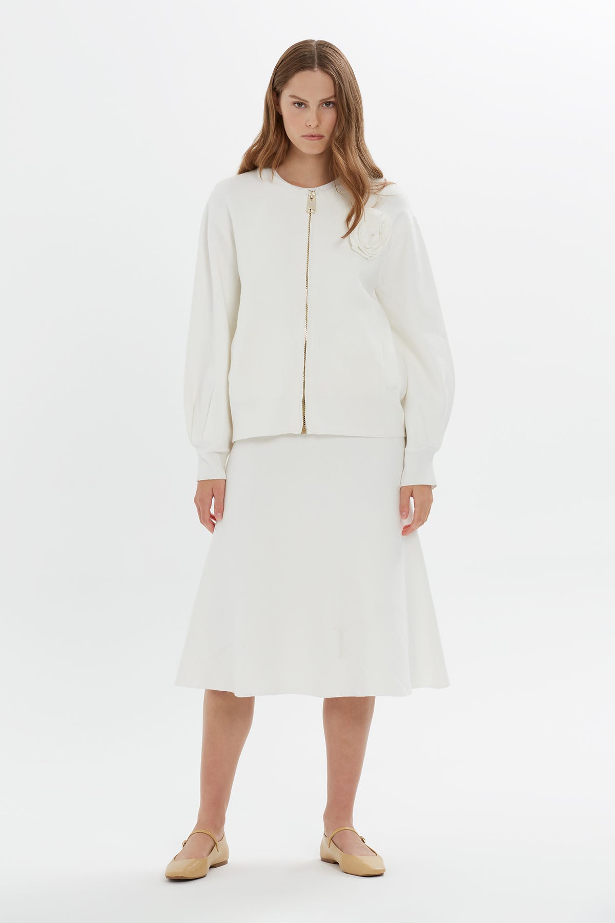 Yuvarlak Yaka Çiçek Detaylı Uzun Kollu Ceket