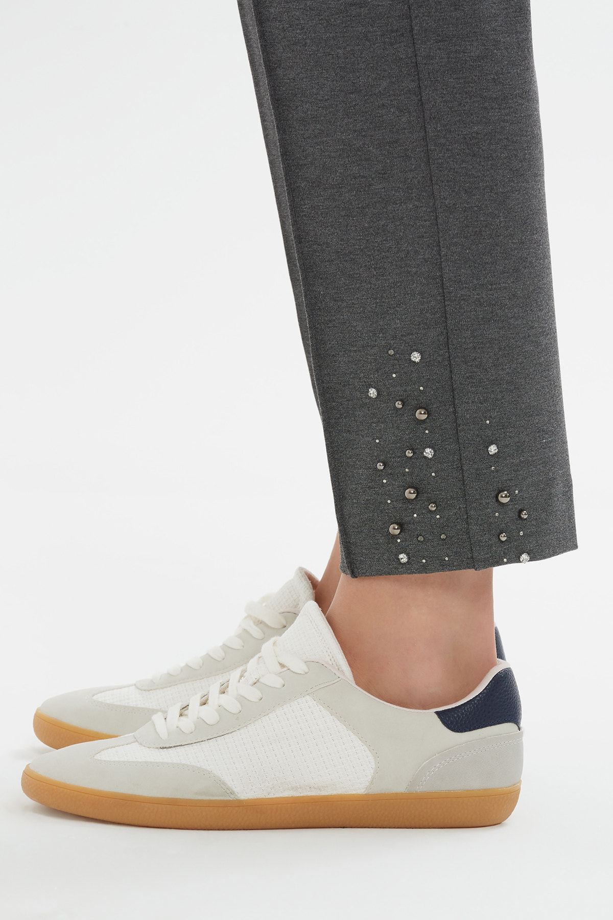 Paçaları İşlemeli Eşofman Altı