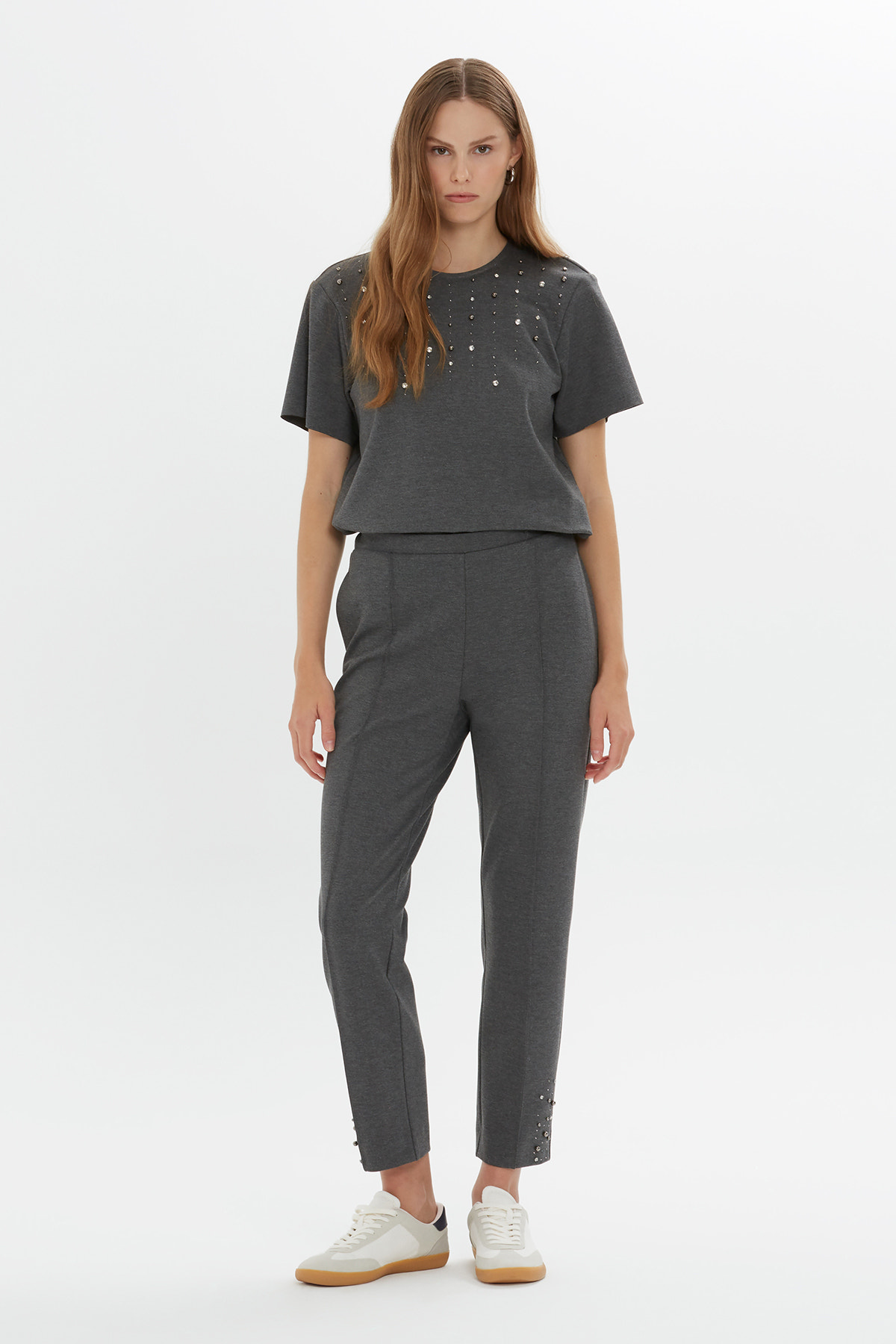 Paçaları İşlemeli Eşofman Altı