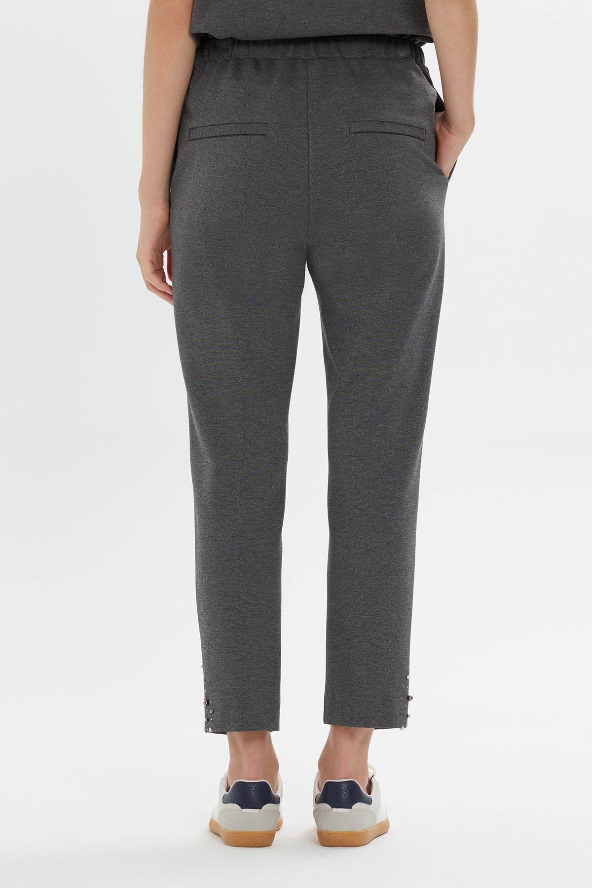 Paçaları İşlemeli Eşofman Altı