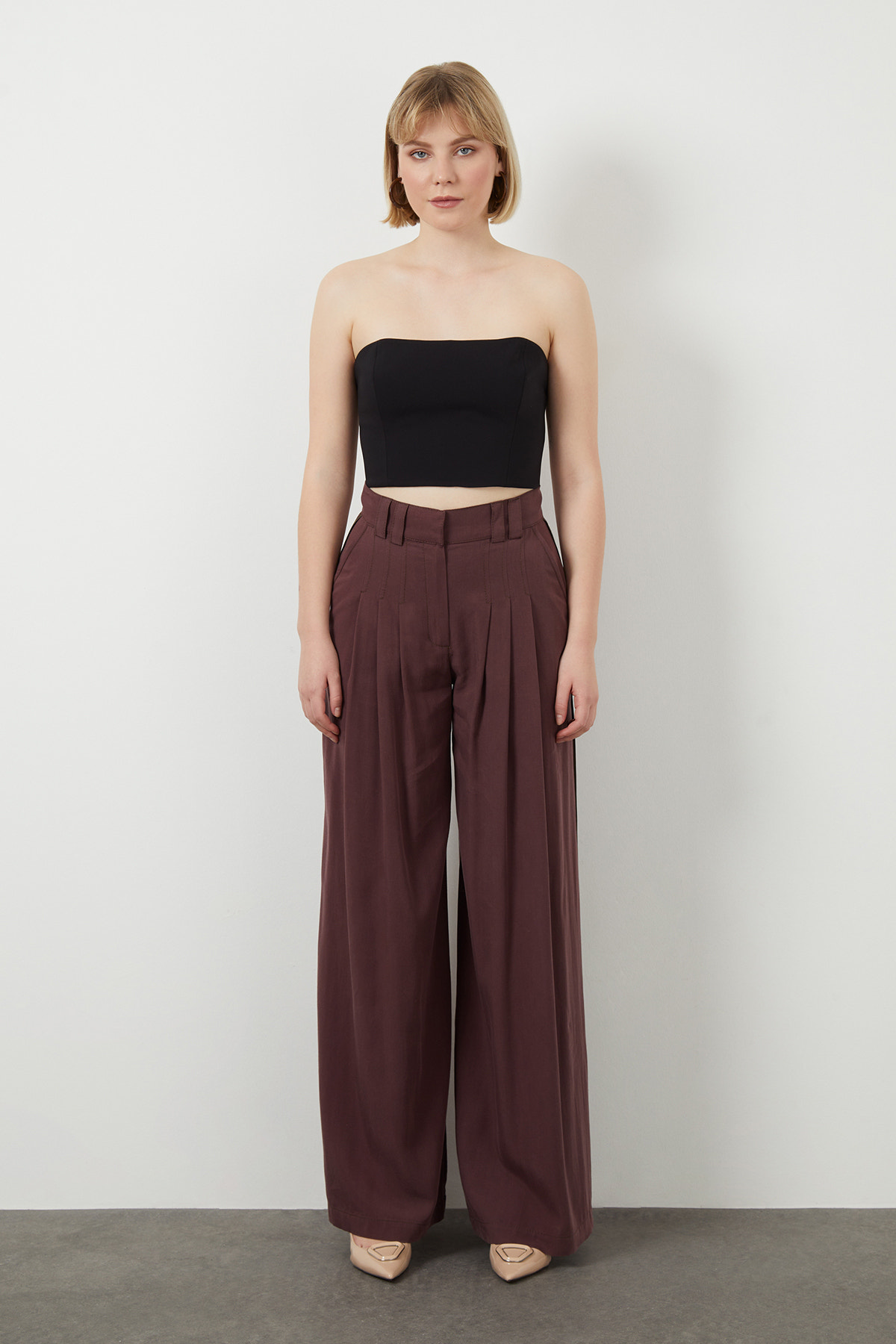 Arka Bel Lastikli Yanlardan Cepli Ön Nervür Dikişli Pantolon