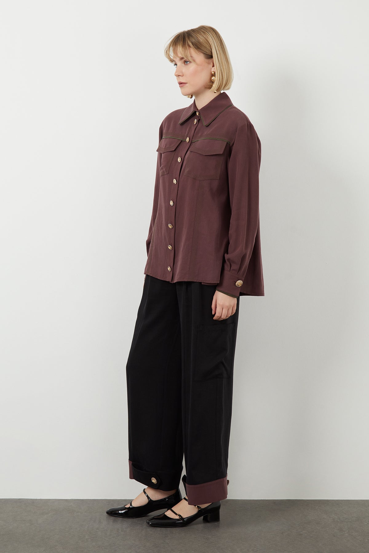 Klasik Yaka Kapaklı Çift Cepli Gömlek