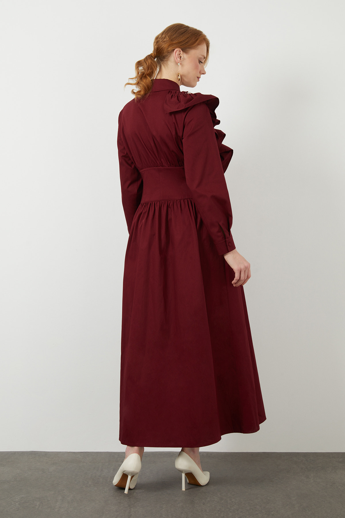 Beli Korsaj Detaylı Pile Üstüne Boncuk İşlemeli Maxi Elbise