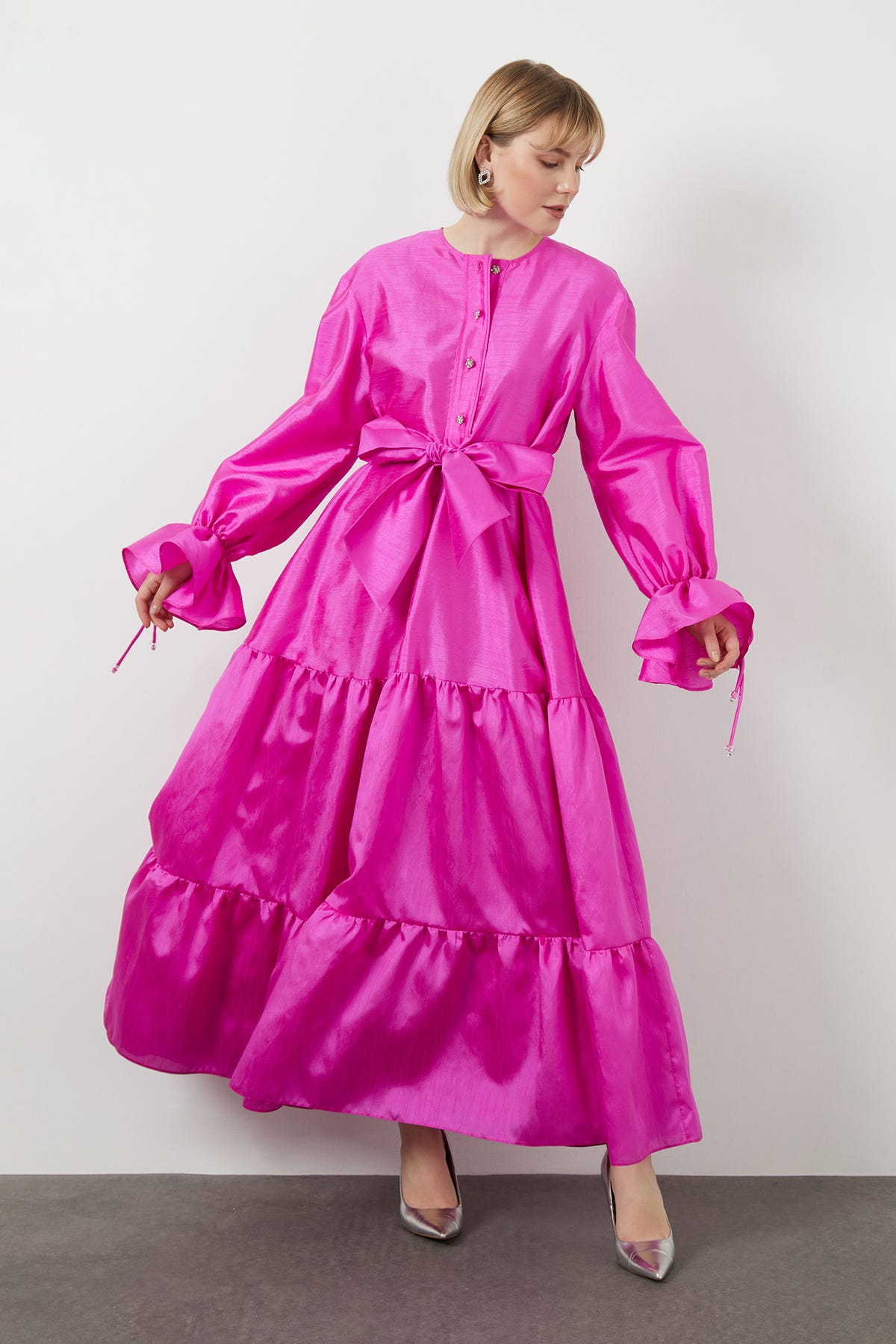 Taşlı Düğmeli Seyyar İç Elbiseli Maxi Boy Büzgülü Fuşya Elbise