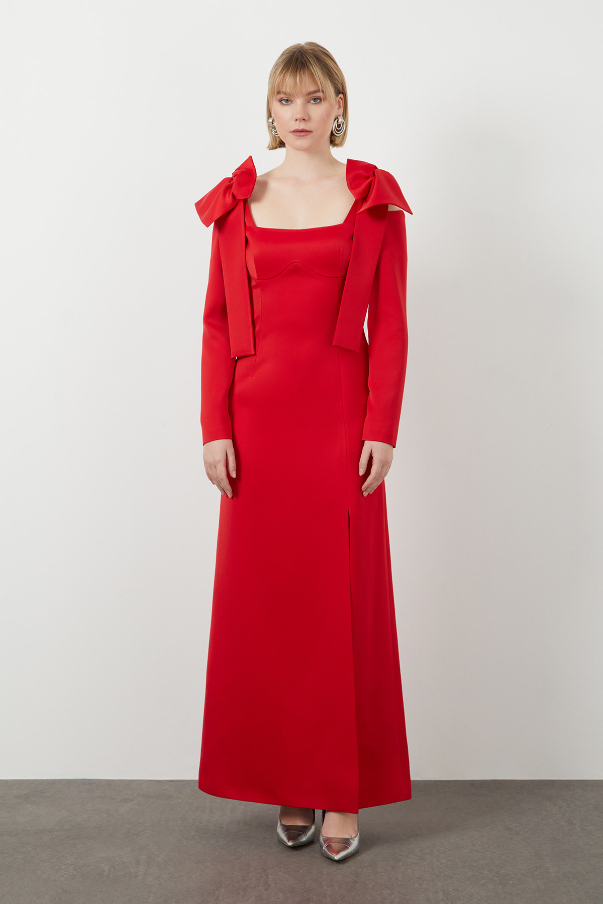 Omuz Üstü Fiyonk Detaylı Astarlı Uzun Elbise