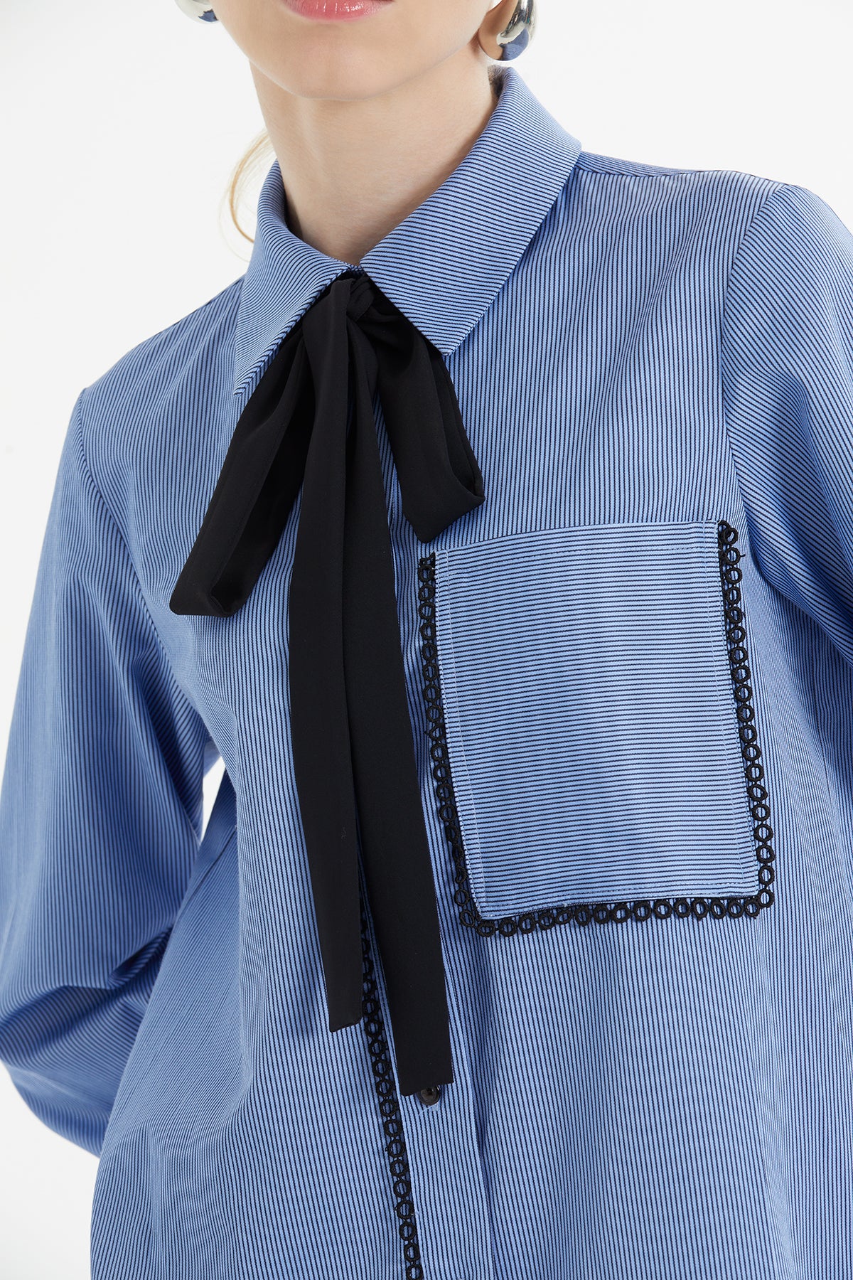 Şerit Biye Detaylı Çizgili Gömlek Ve Pantolonlu Takım