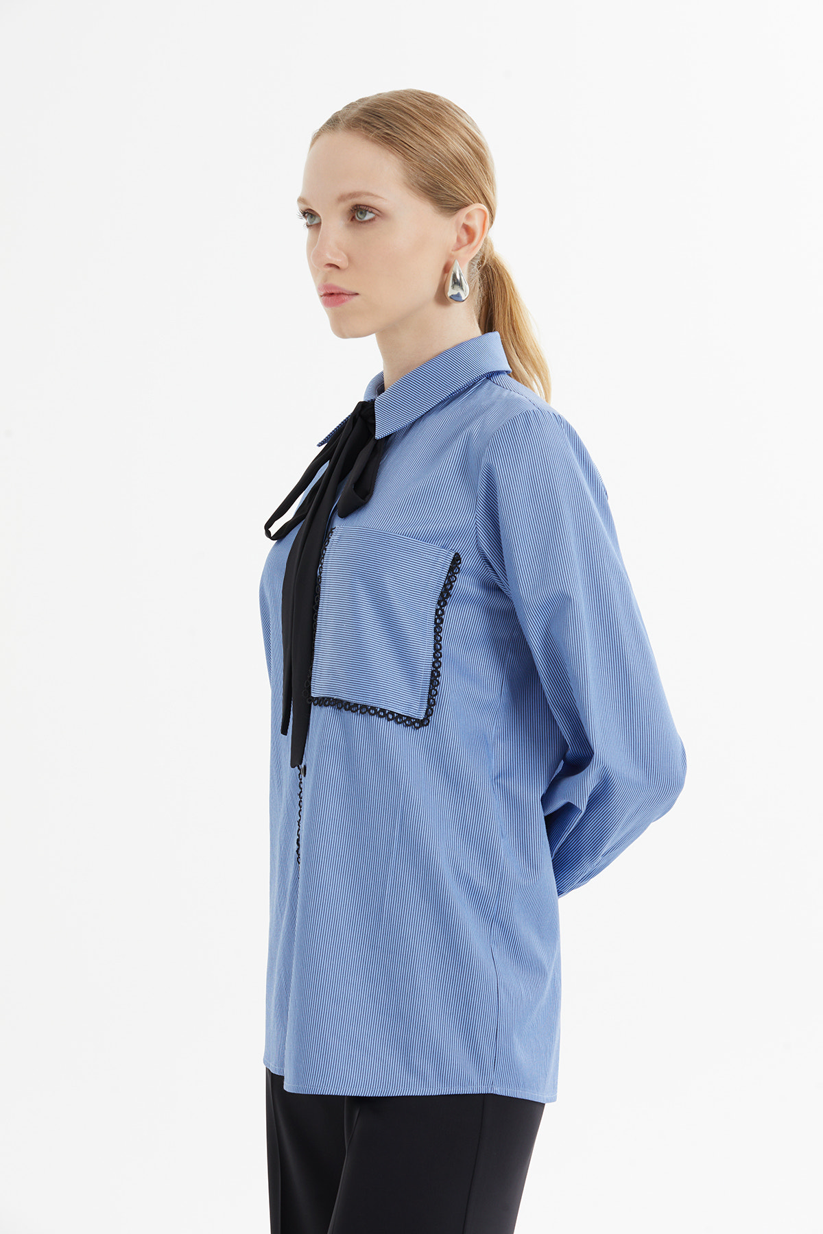 Şerit Biye Detaylı Çizgili Gömlek Ve Pantolonlu Takım