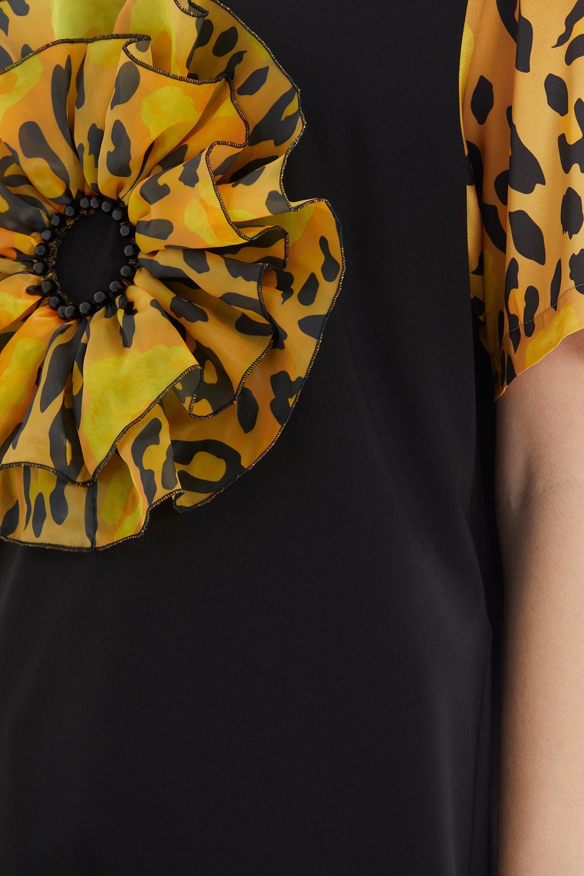 Kolu Ve Çiçeği Leopar Desenli Takım