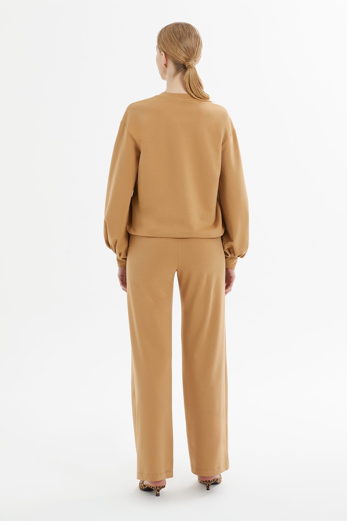 Broş Detaylı Büzgülü Kollu Pantolon T-shirt Takım