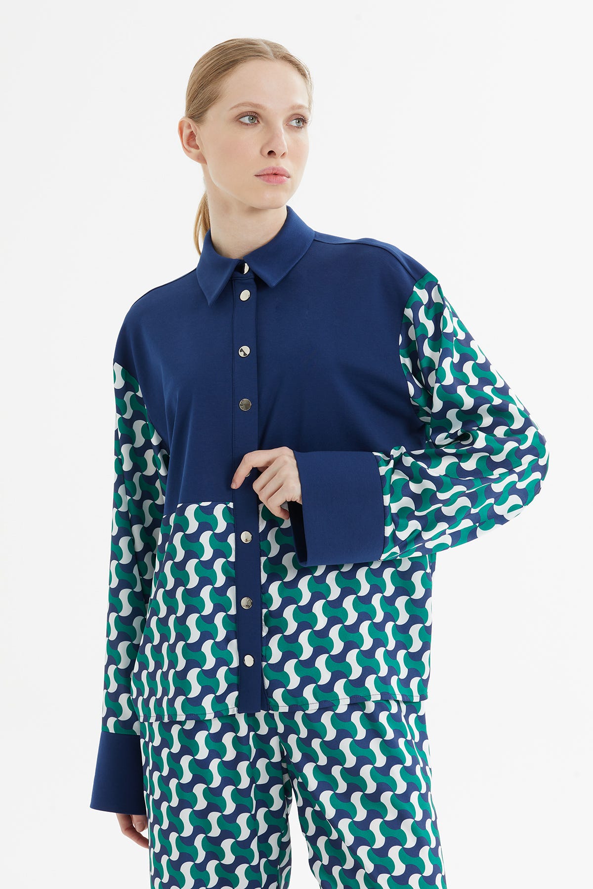 Geometrik Desenli Gömlek Ve Pantolon Takımı