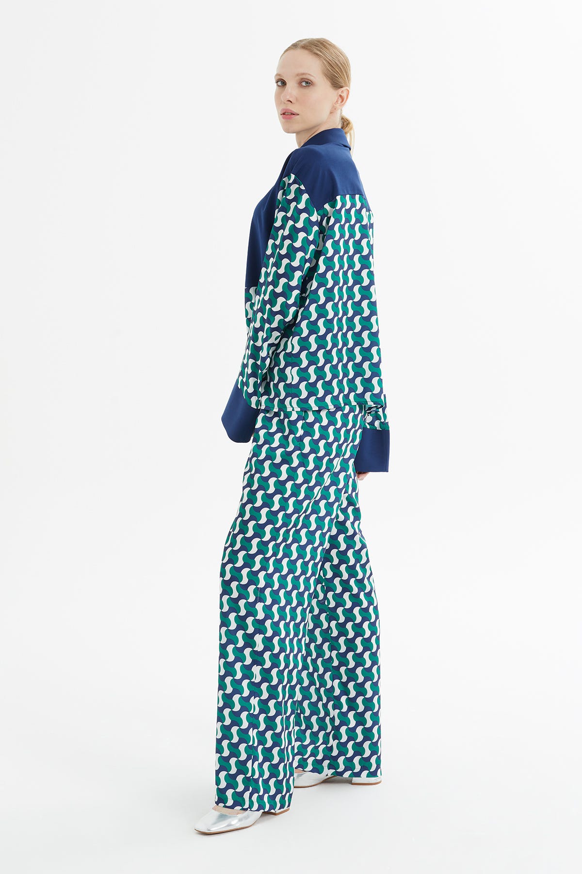 Geometrik Desenli Gömlek Ve Pantolon Takımı