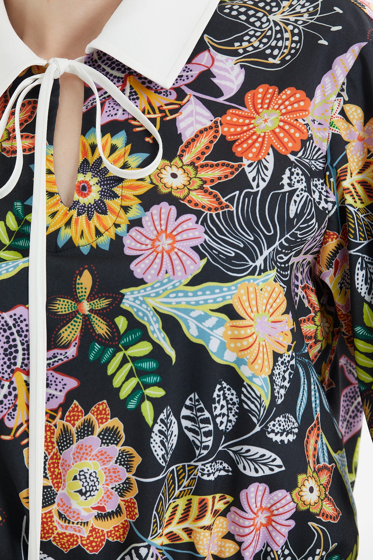 Fiyonk Detaylı Desenli Bluz Ve Pantolon Takım