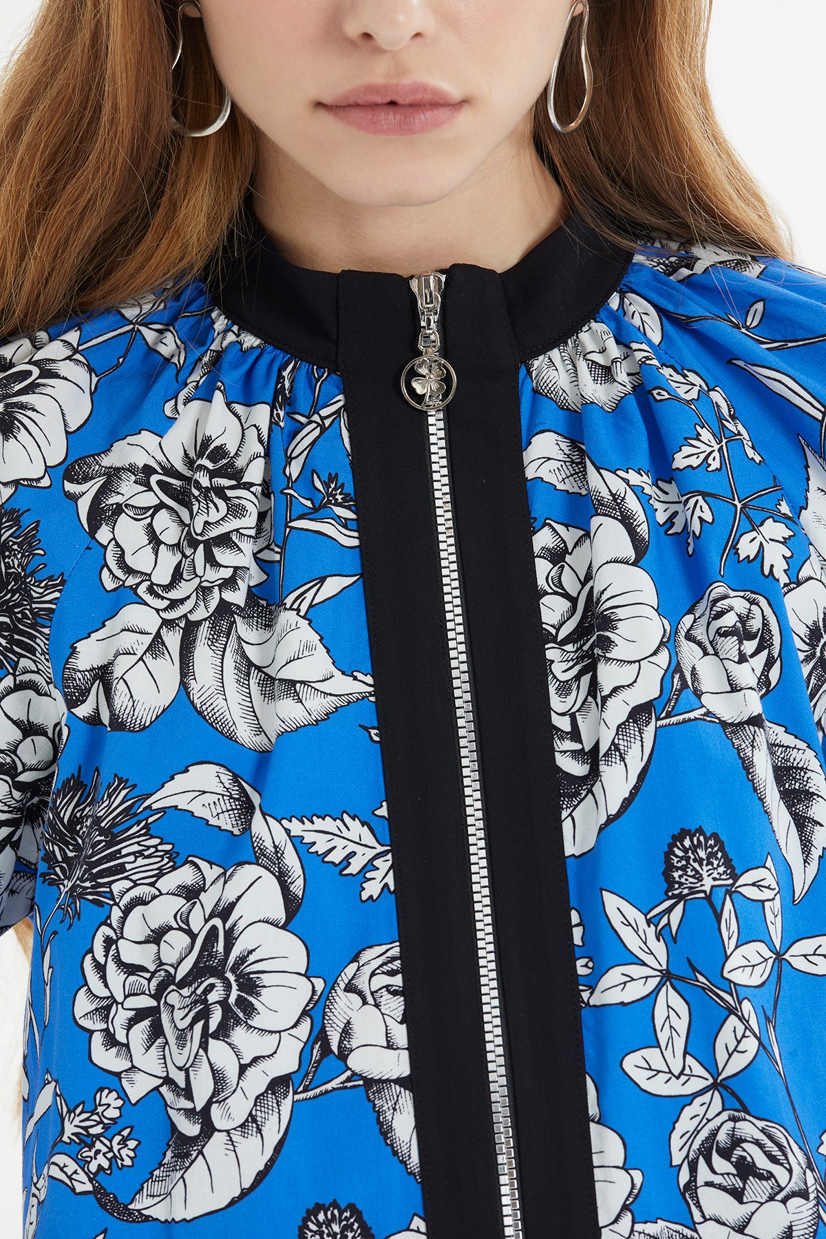 Önü Fermuarlı Çiçek Desenli Bluz Havuç Pantolonlu Takım