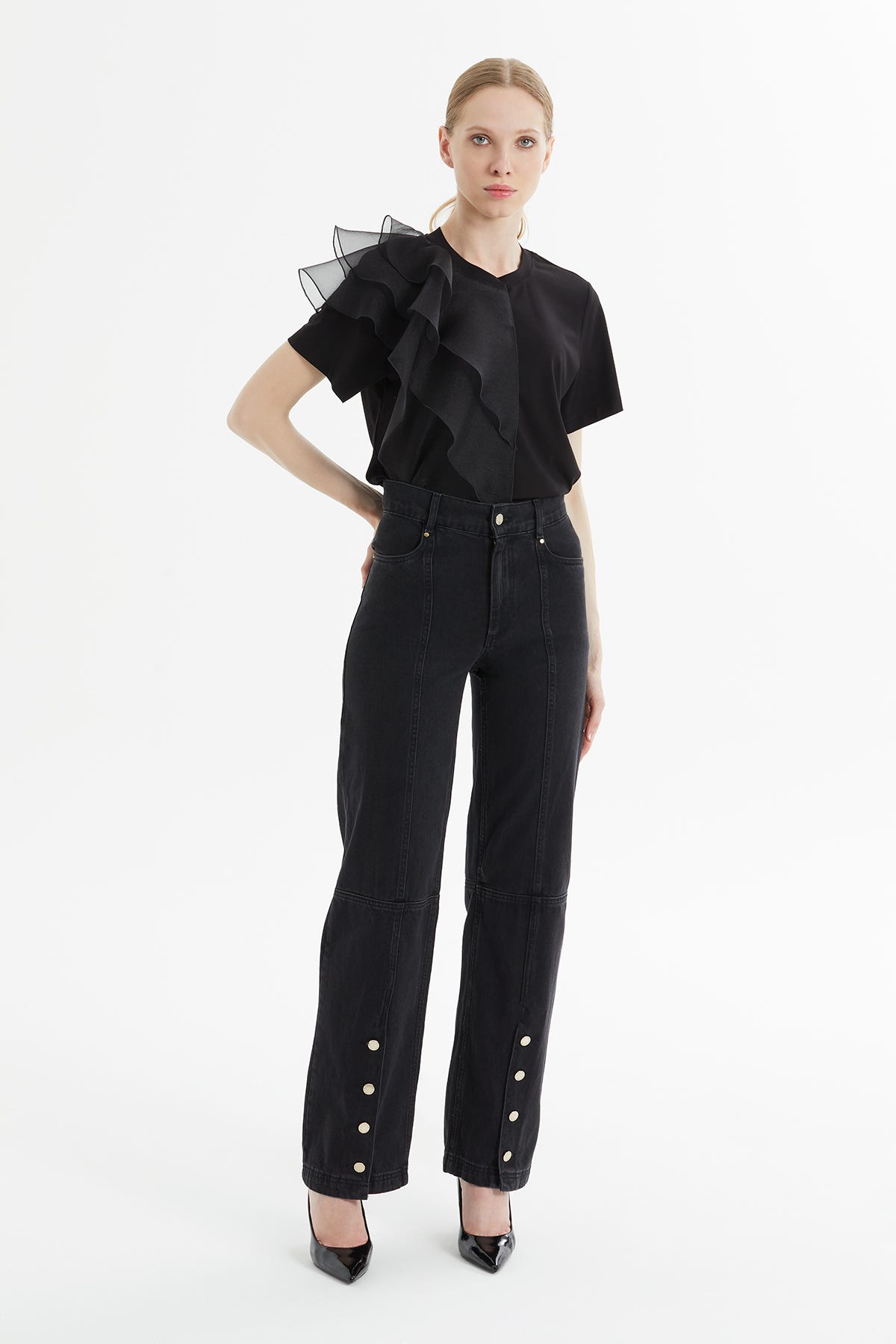 Düz Kesim Paçası Düğme Detaylı Denim Pantolon