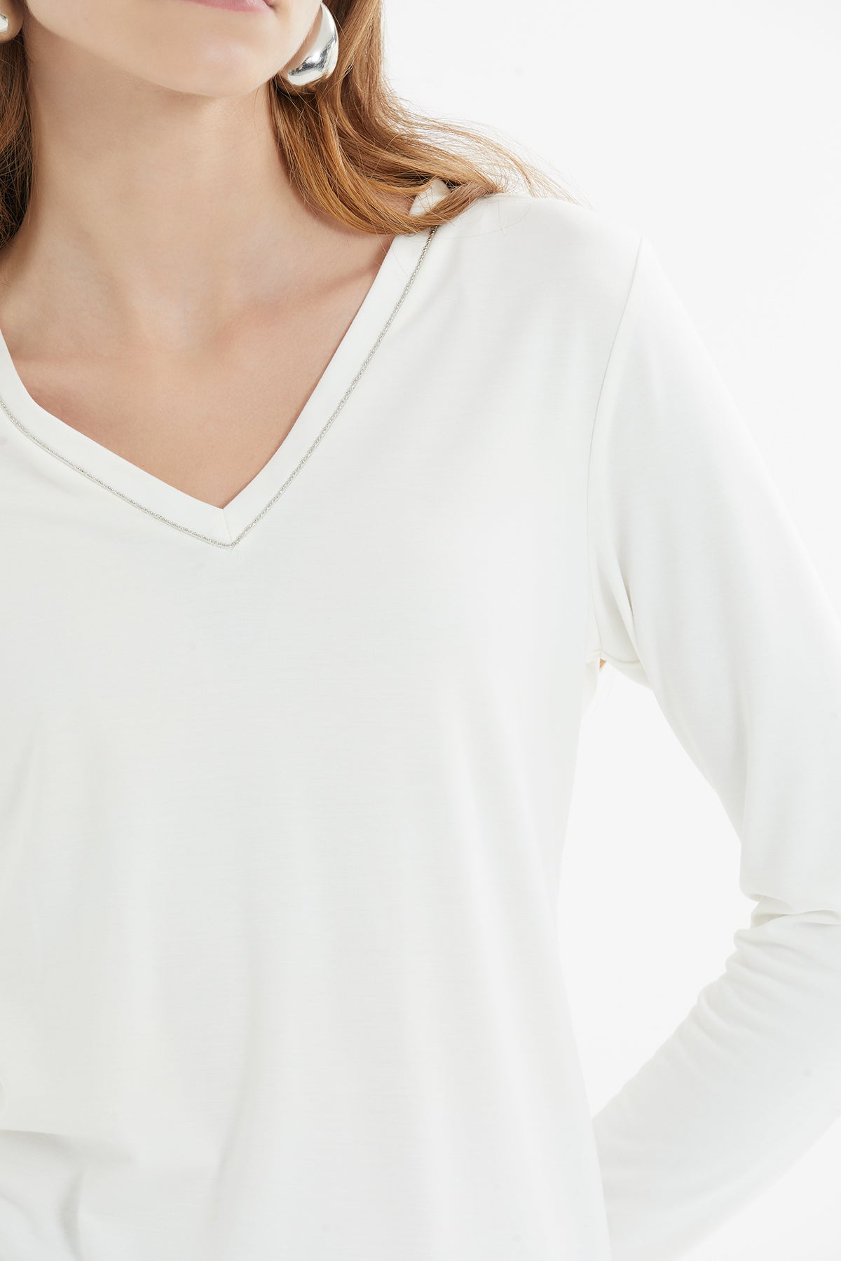 V Yaka Şerit Aksesuar Detaylı Örme Bluz