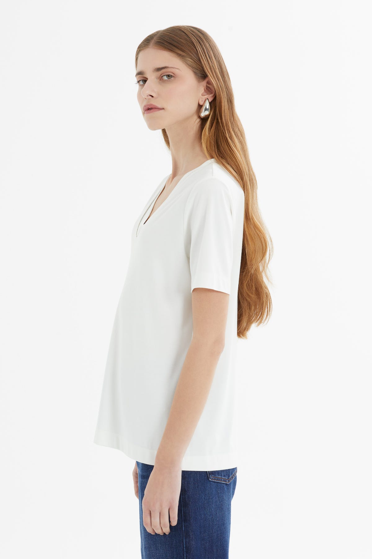 V Yaka Şerit Aksesuar Detaylı Örme T-shirt