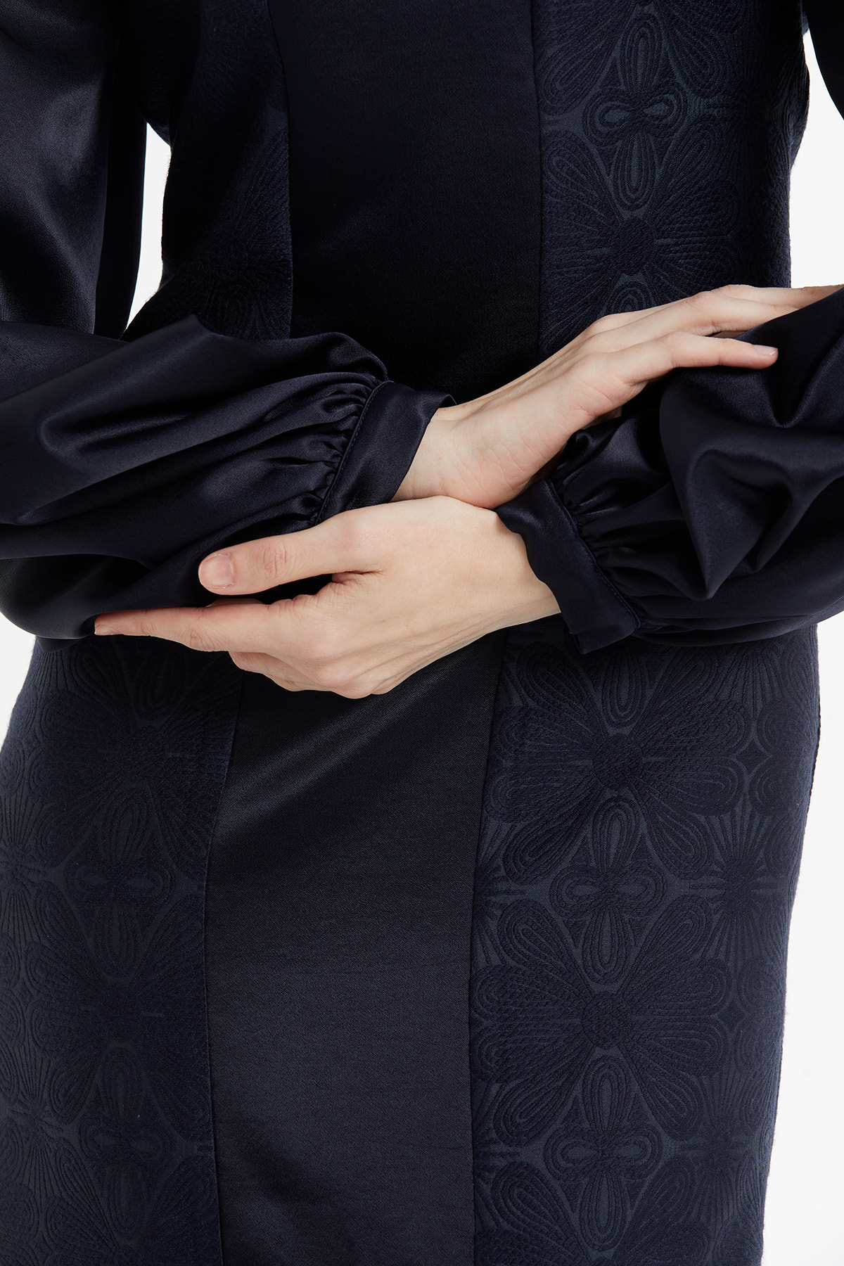 Eteği Tül Fırfır Detaylı Belden Oturtmalı Uzun Elbise