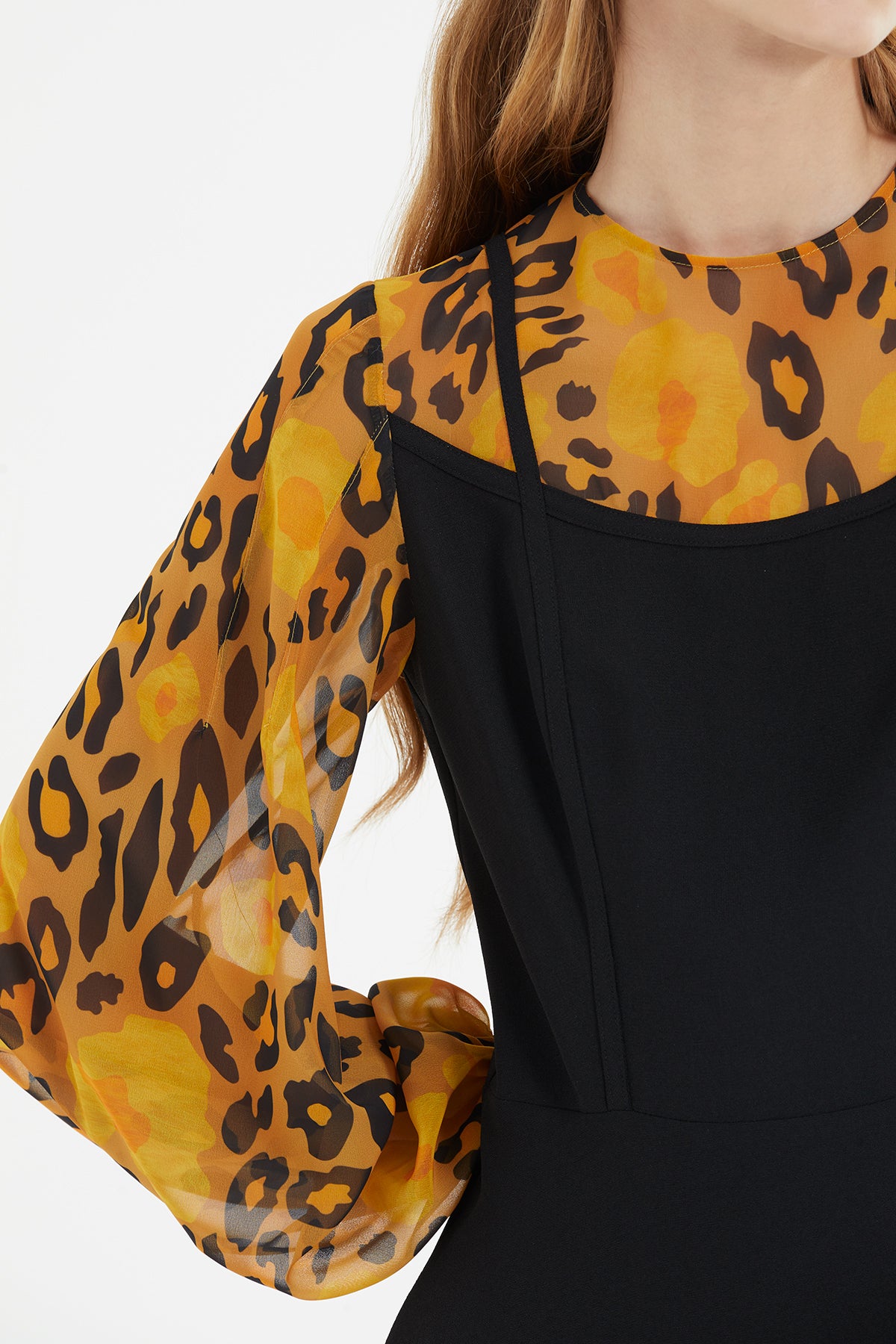 Volan Detaylı Ekose Desenli Düğmeli Uzun Elbise