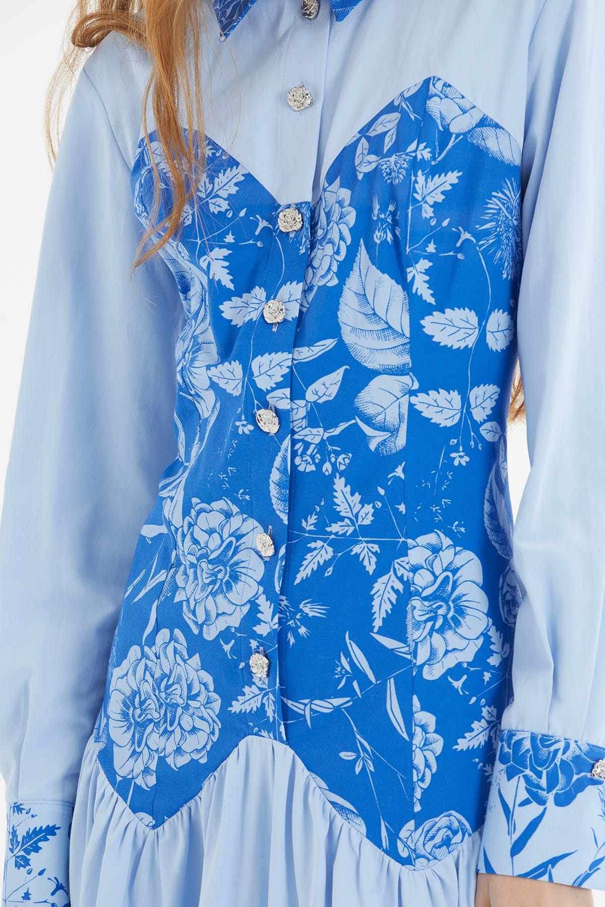 Gül Düğme Aksesuarlı Garni Desenli Uzun Elbise