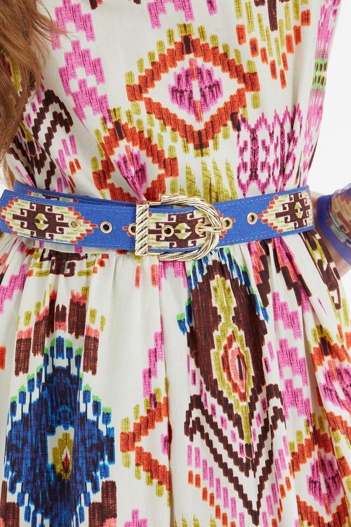 Balon Kollu Beli Kemerli Metal Tokalı Desenli Uzun Elbise