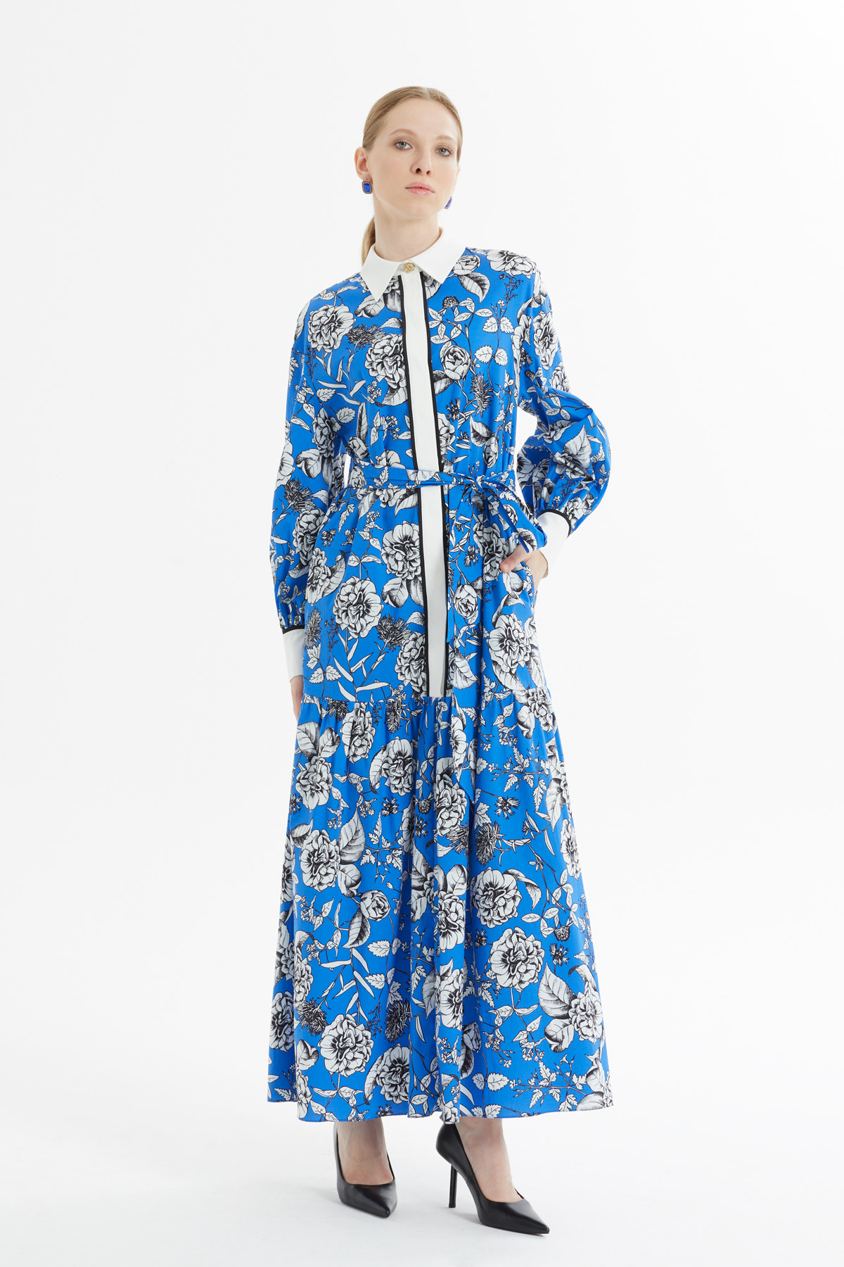 Gömlek Yaka Beli Kuşaklı Desenli Uzun Elbise