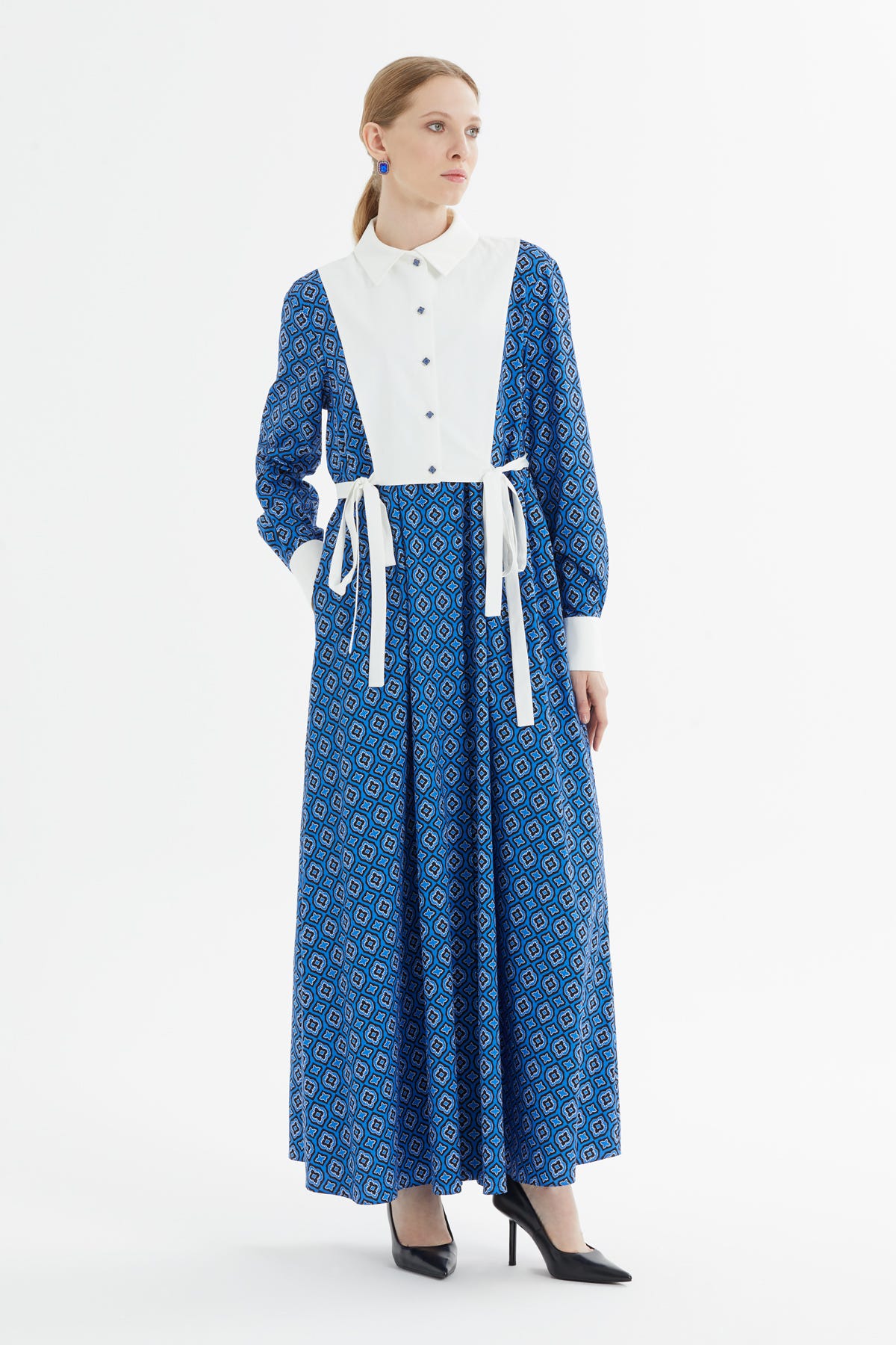 Gömlek Yaka Fiyonk Bağlamalı Desenli Uzun Elbise