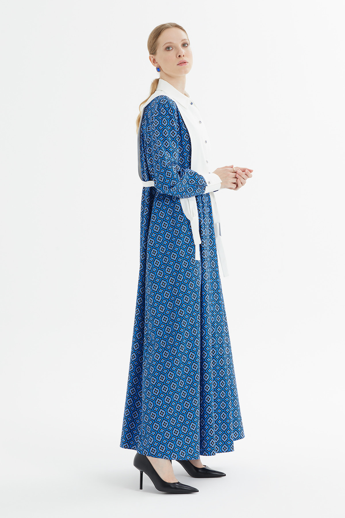 Gömlek Yaka Fiyonk Bağlamalı Desenli Uzun Elbise