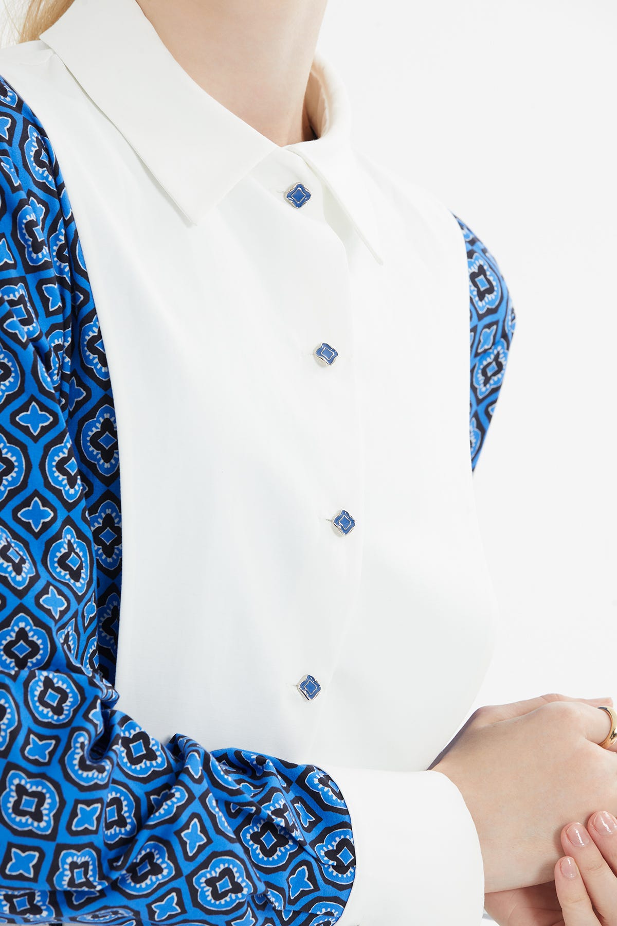 Gömlek Yaka Fiyonk Bağlamalı Desenli Uzun Elbise