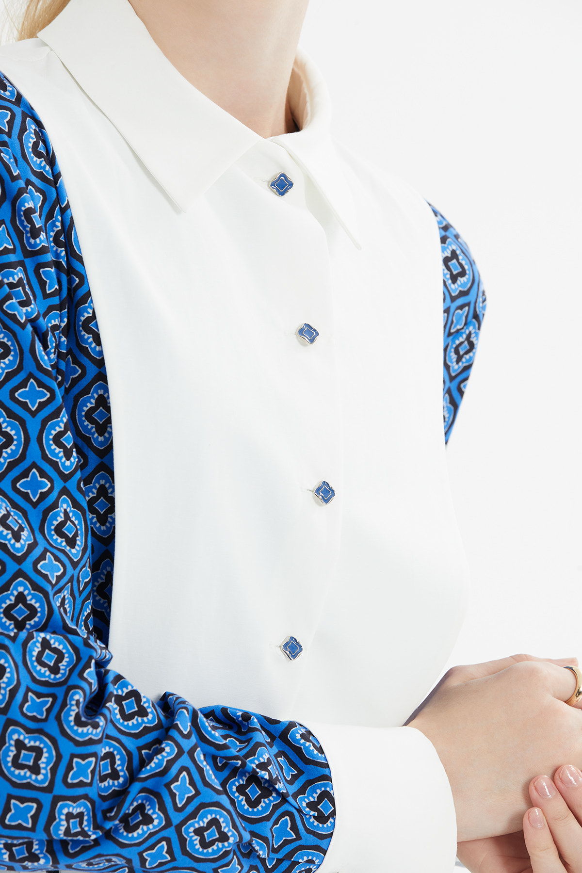 Gömlek Yaka Fiyonk Bağlamalı Desenli Uzun Elbise