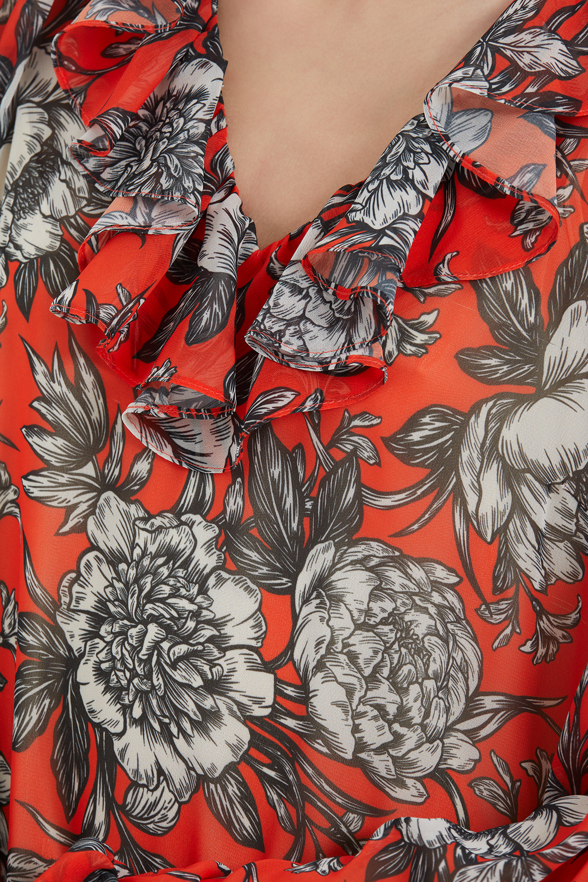 Volan Detaylı Bileği Lastikli V Yaka Desenli Uzun Elbise