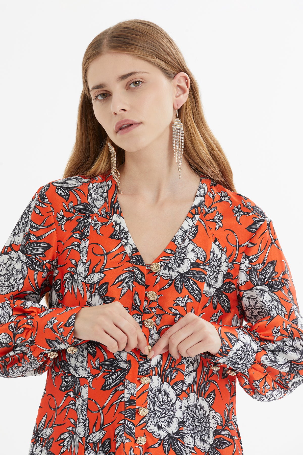 V Yaka Gül Düğmeli Eteği Kloş Desenli Uzun Elbise