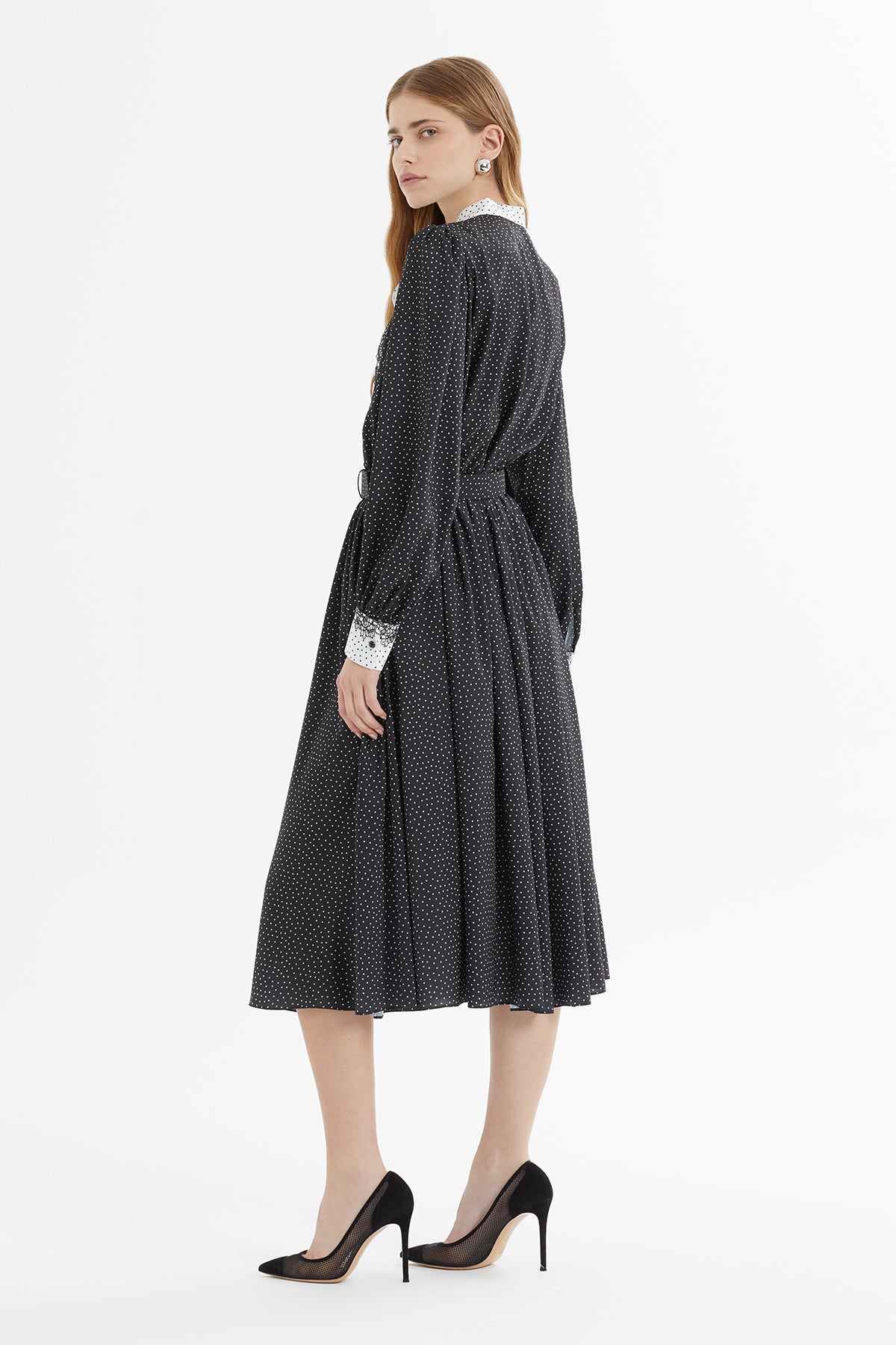 Yakası Kuşak Bağlamalı Puantiyeli Midi Boy Elbise