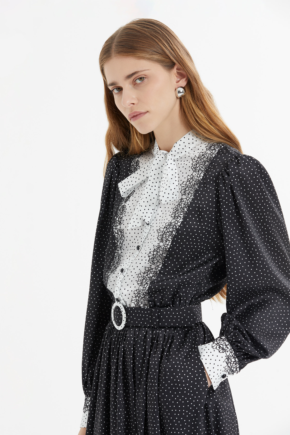 Yakası Kuşak Bağlamalı Puantiyeli Midi Boy Elbise