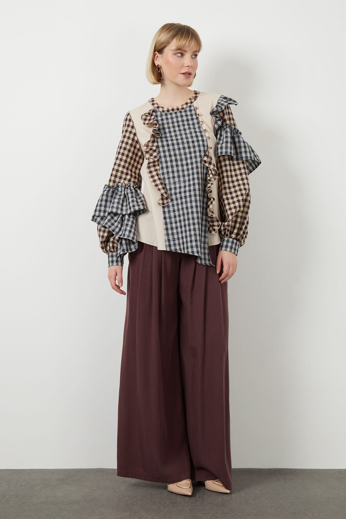 Volan Detaylı Kareli Asimetrik Bluz