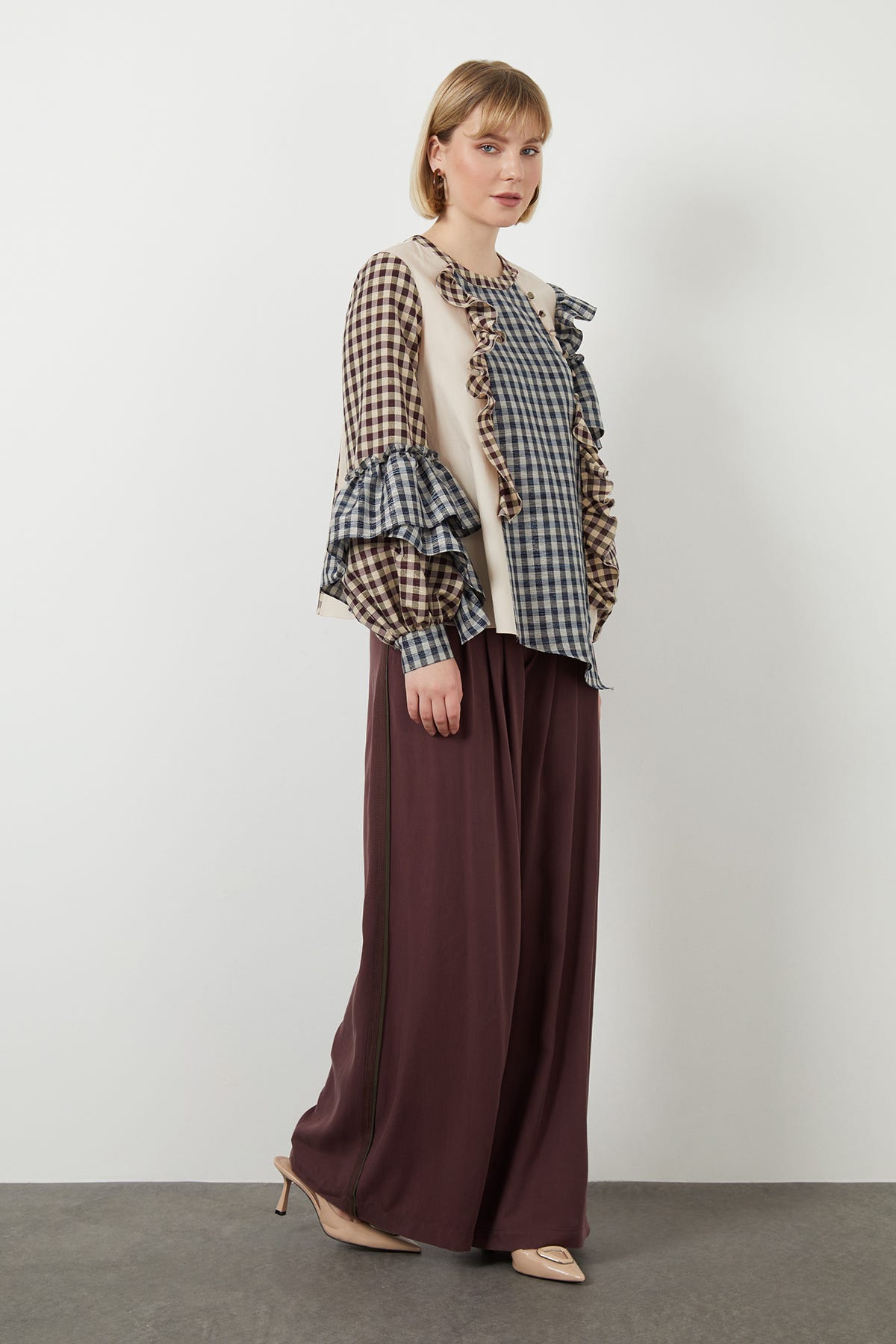 Volan Detaylı Kareli Asimetrik Bluz