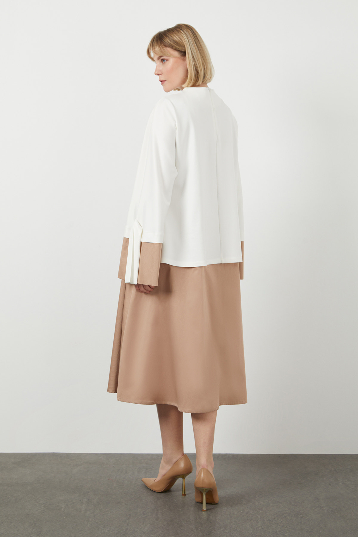 İşlemeli İki Renkli Minimalist Midi Elbise