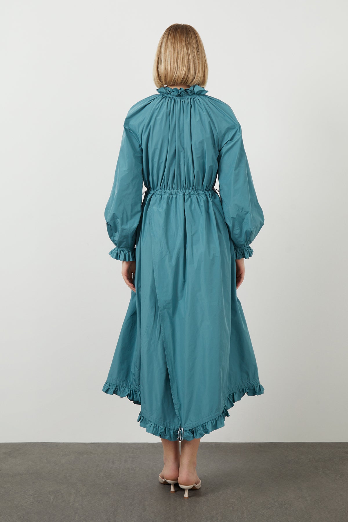 Turkuaz Fırfırlı Belden Büzgülü Midi Elbise