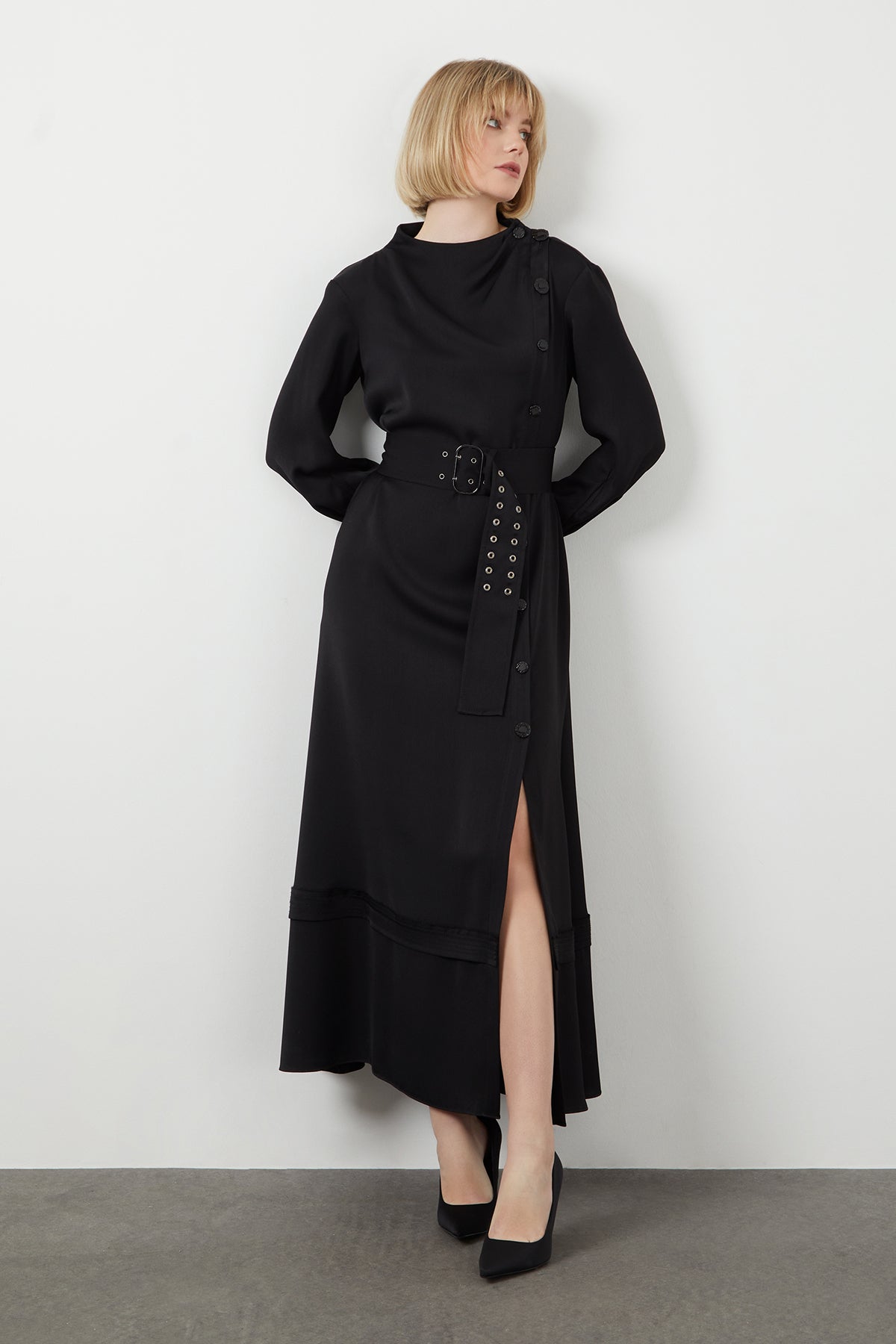 Kuşaklı Asimetrik Maxi Elbise