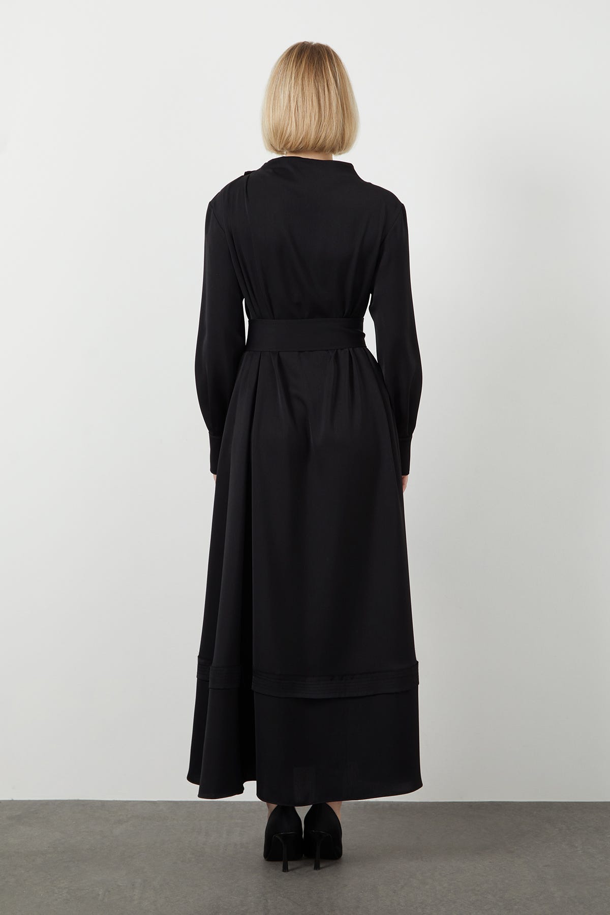 Kuşaklı Asimetrik Maxi Elbise