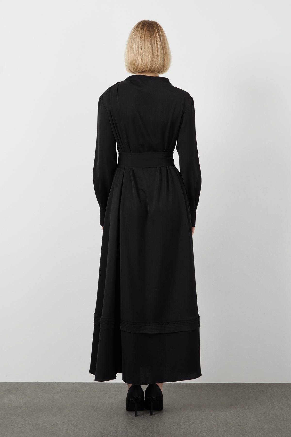 Kuşaklı Asimetrik Maxi Elbise
