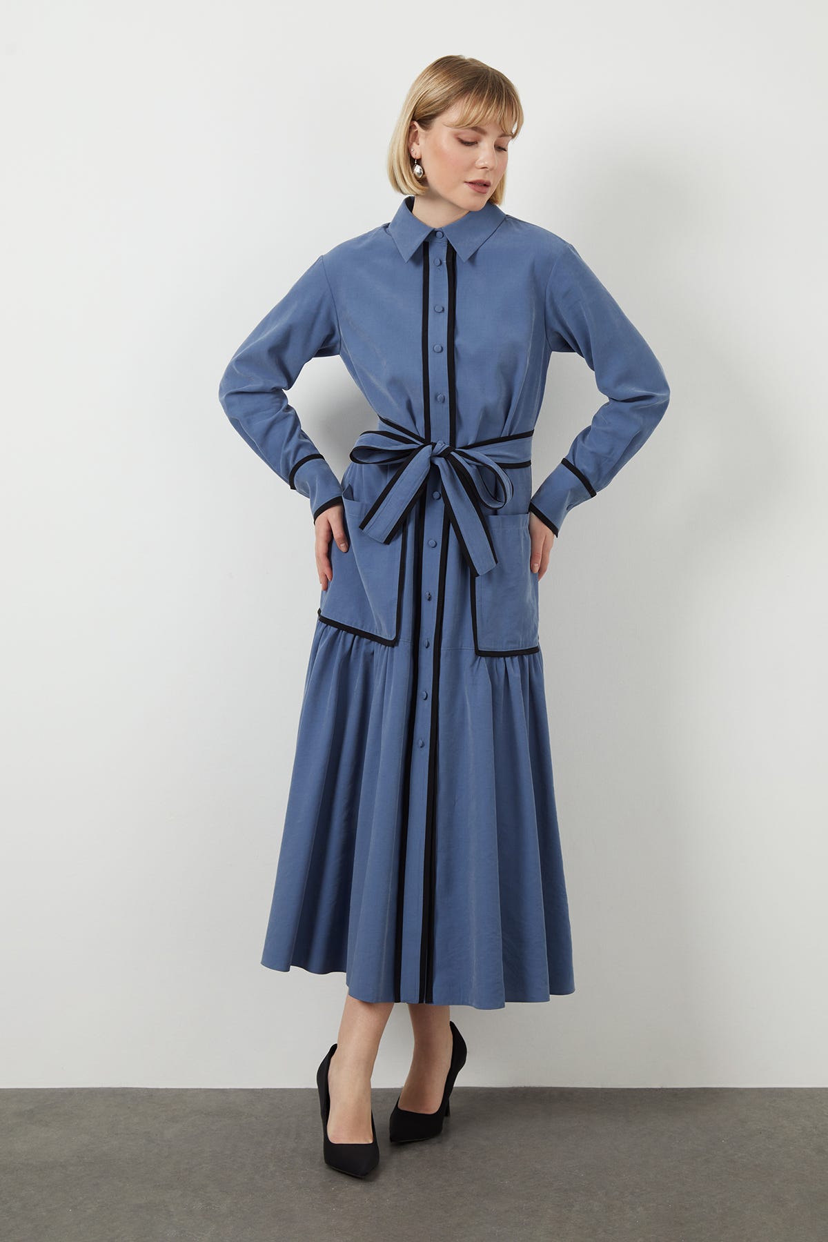 Kuşak Detaylı Gömlek Midi Elbise