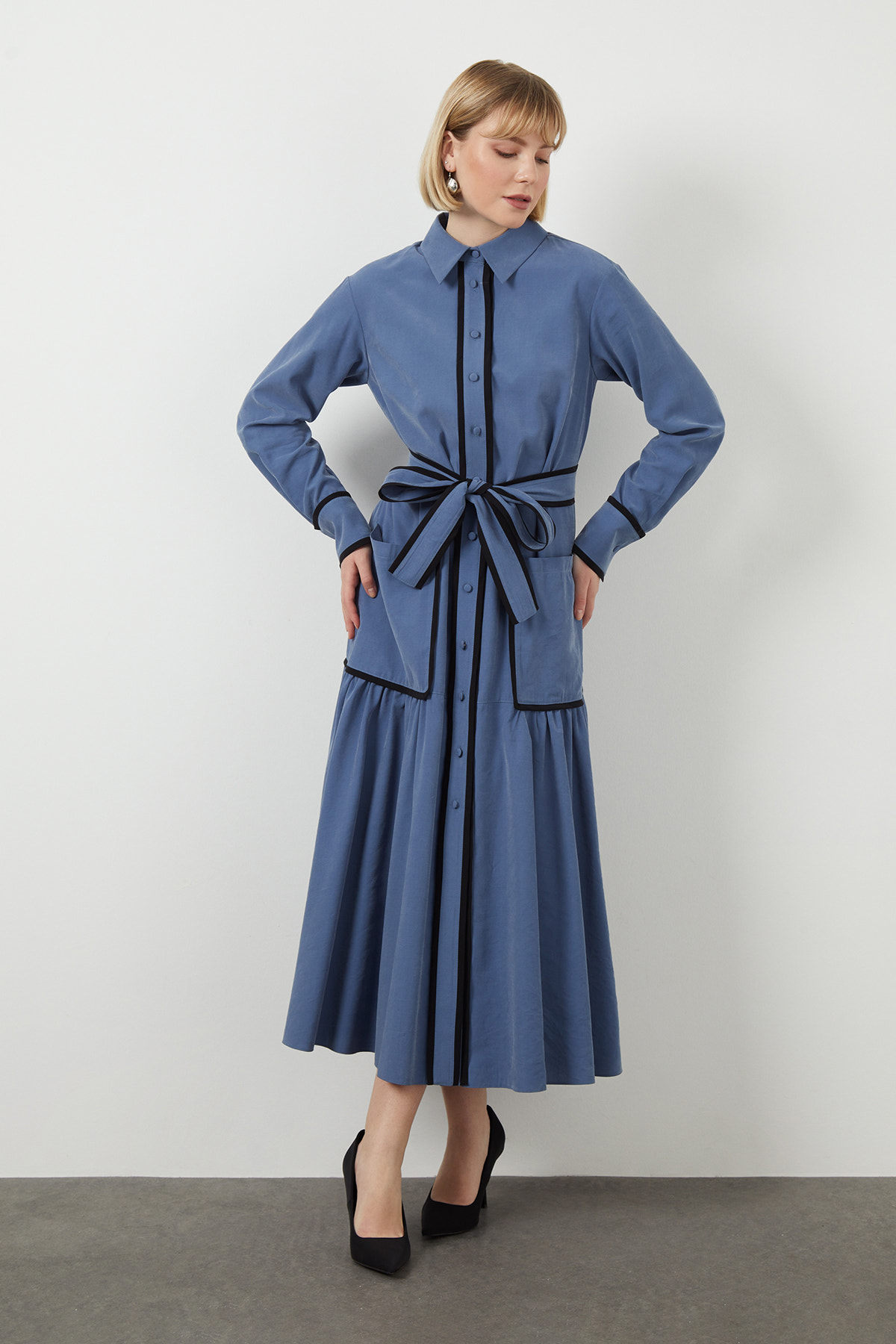 Kuşak Detaylı Gömlek Midi Elbise