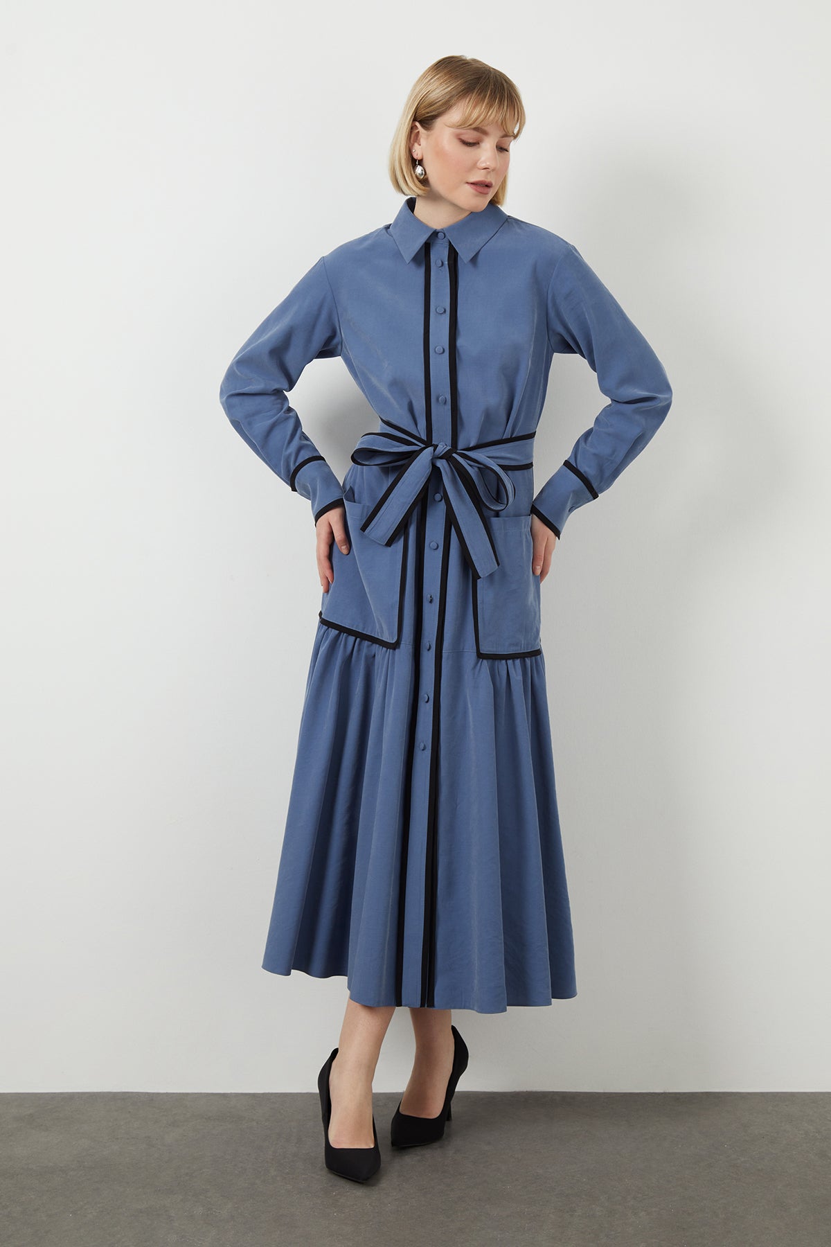 Kuşak Detaylı Gömlek Midi Elbise