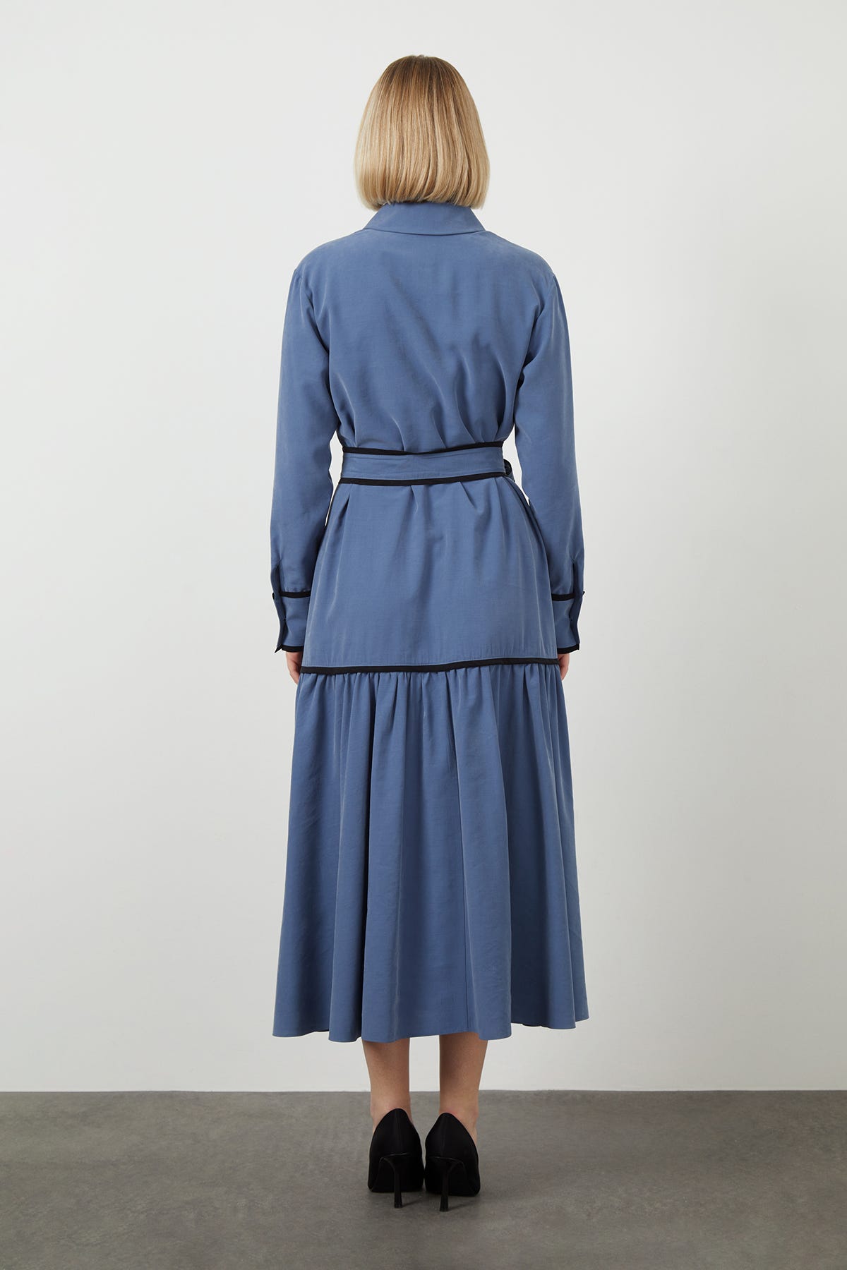 Kuşak Detaylı Gömlek Midi Elbise