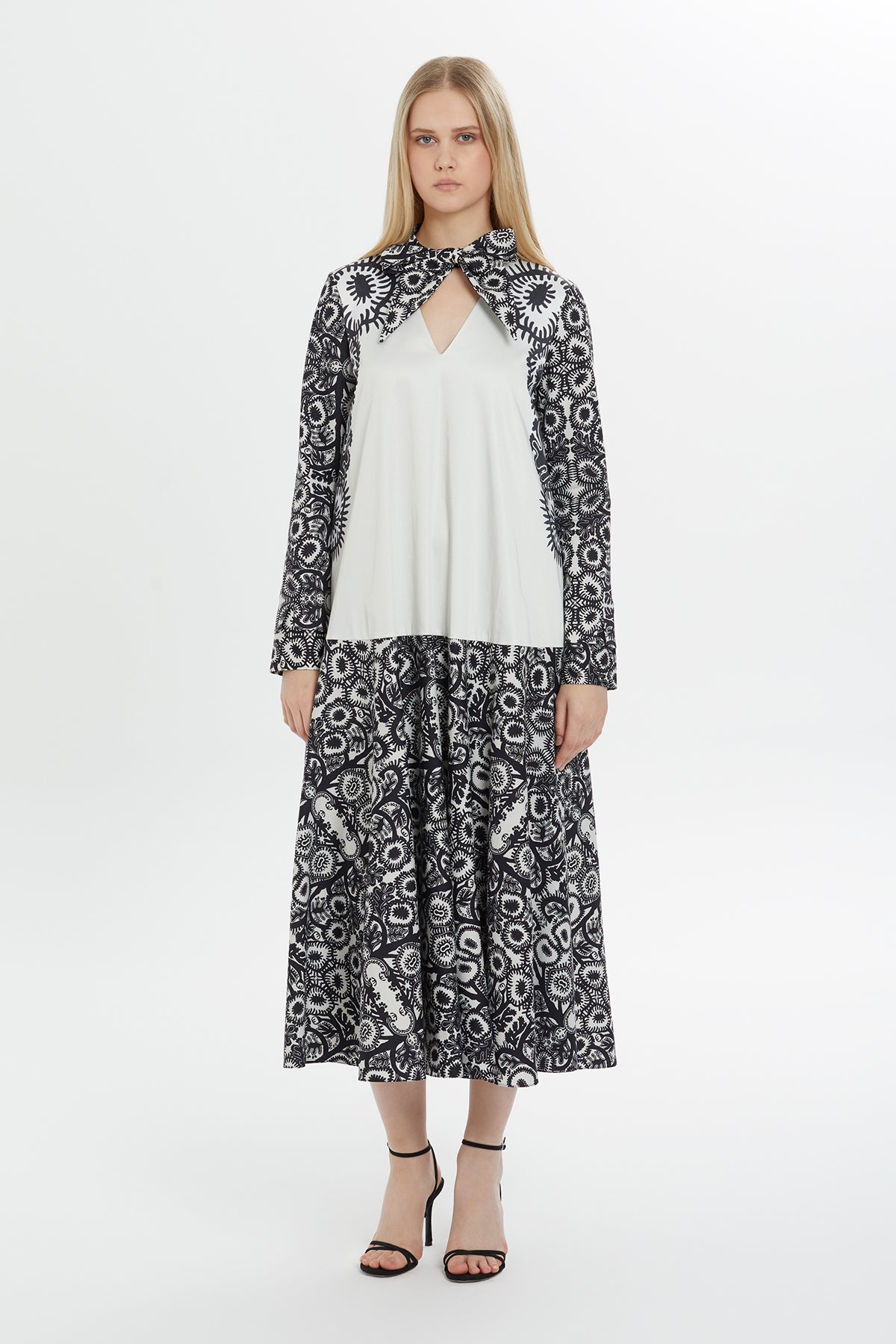 Desenli Fular Detaylı Midi Elbise